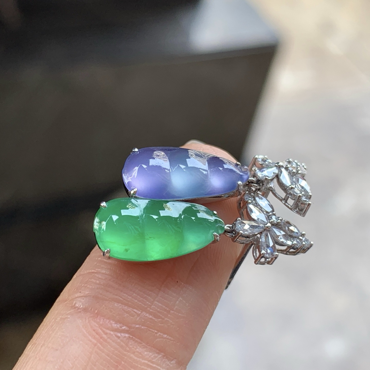 金钻镶嵌春带彩耳坠一对^_^鲜艳