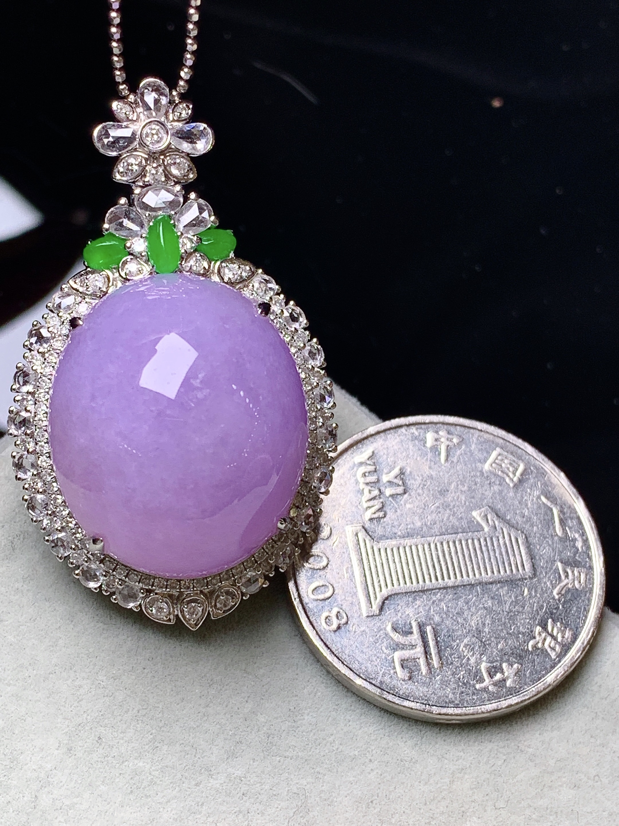 18k金钻镶嵌紫罗兰蛋面吊坠 玉质细腻 色泽艳丽清新 水润亮眼 整体尺寸40.5*24.2*19.2b7