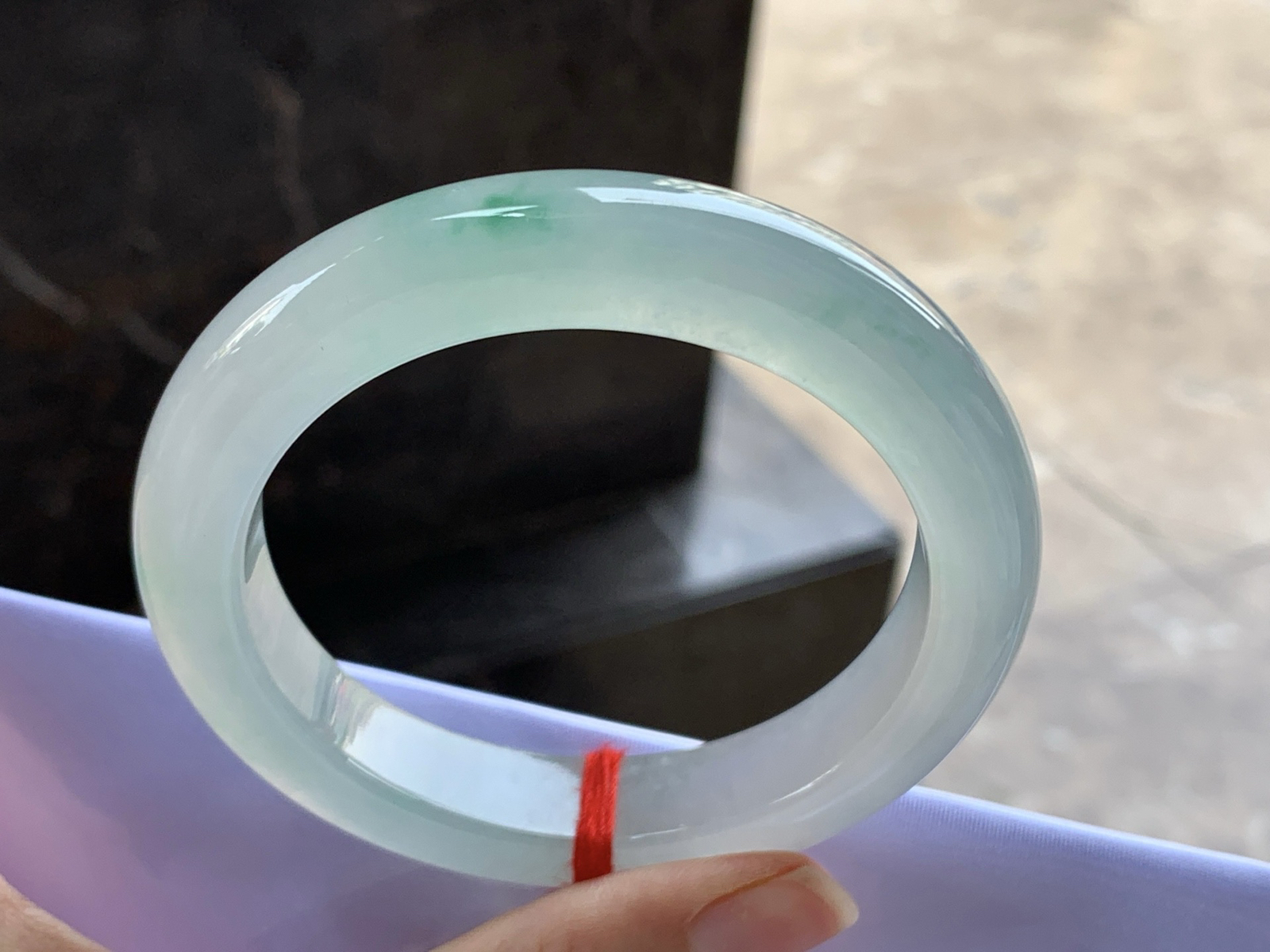 57-12-9.8

高冰飘绿手镯^_^种水好