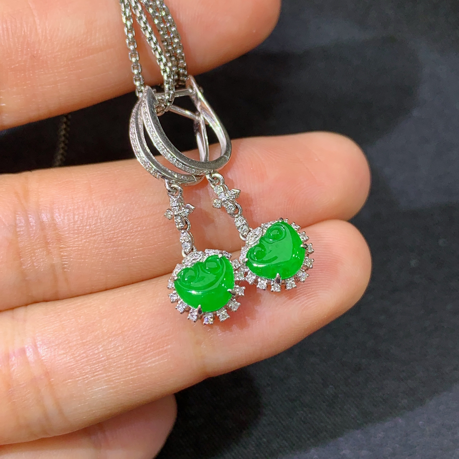 冰阳绿如意耳坠，18k金镶嵌，款式新颖，冰润色阳，种水足，Cr 尺寸4.7*6*2