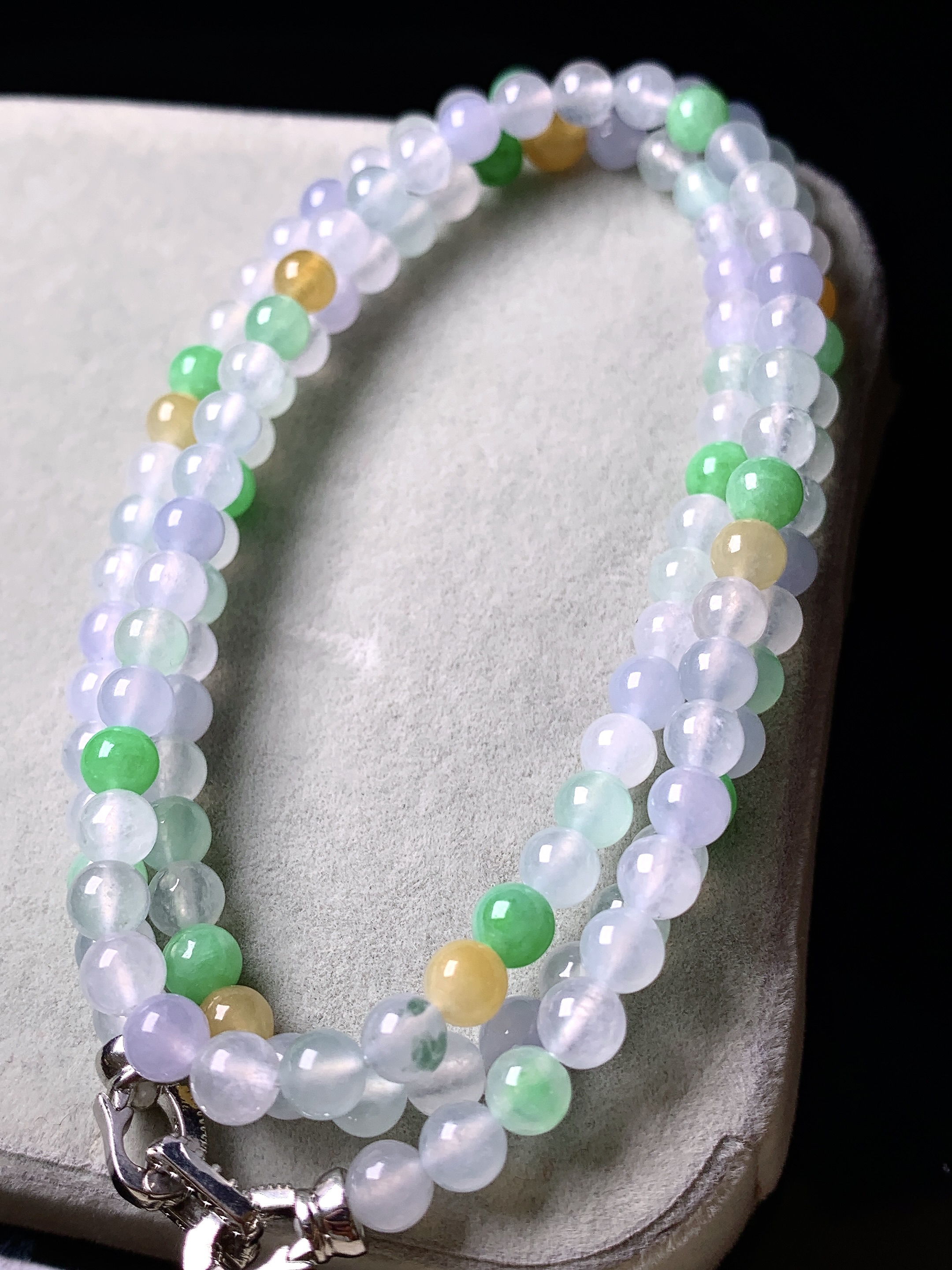 冰黄绿圆珠项链 玉质细腻 色泽艳丽清新 水润亮眼 整体尺寸4.8b7