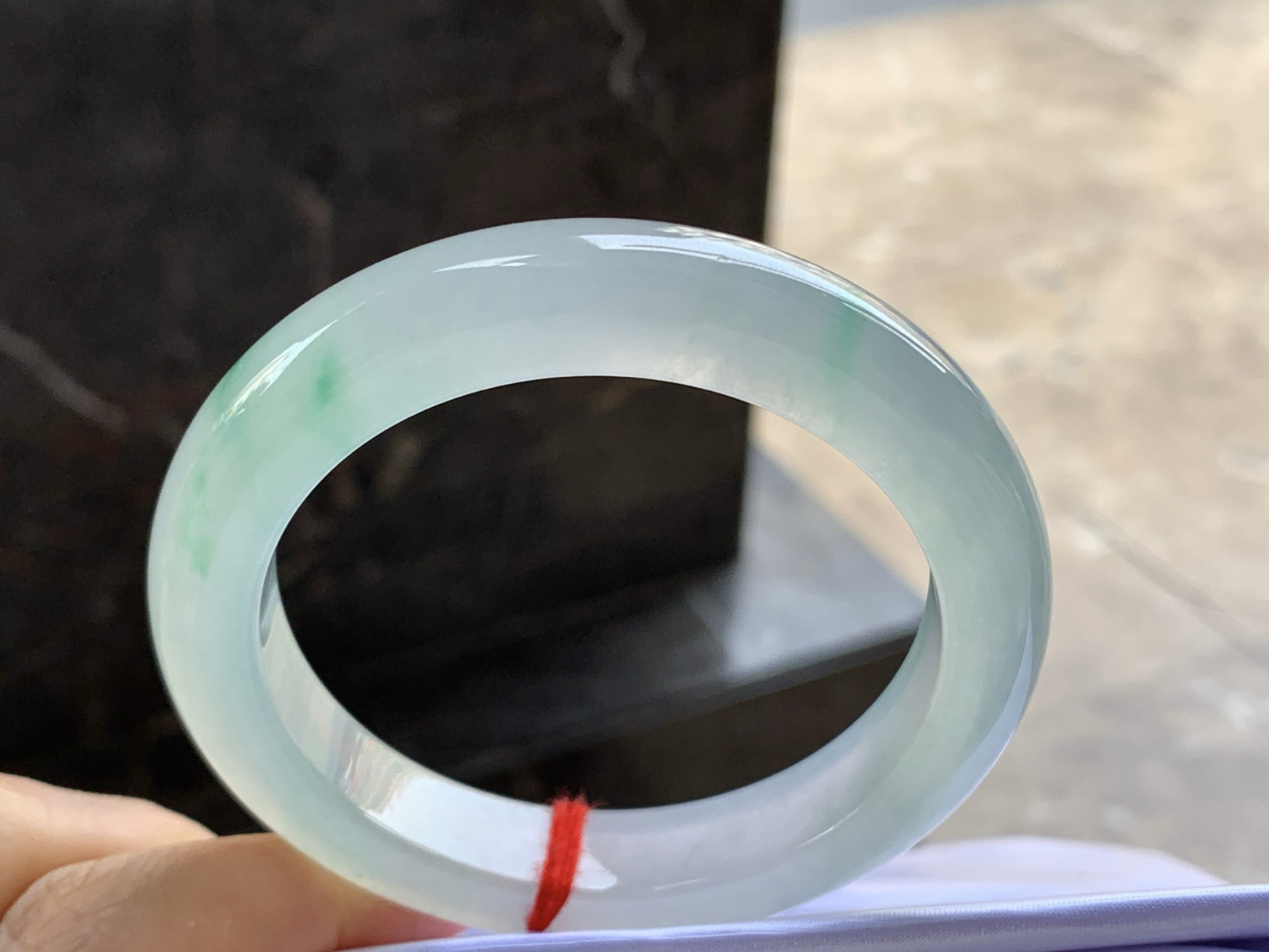 57-12-9.8

高冰飘绿手镯^_^种水好