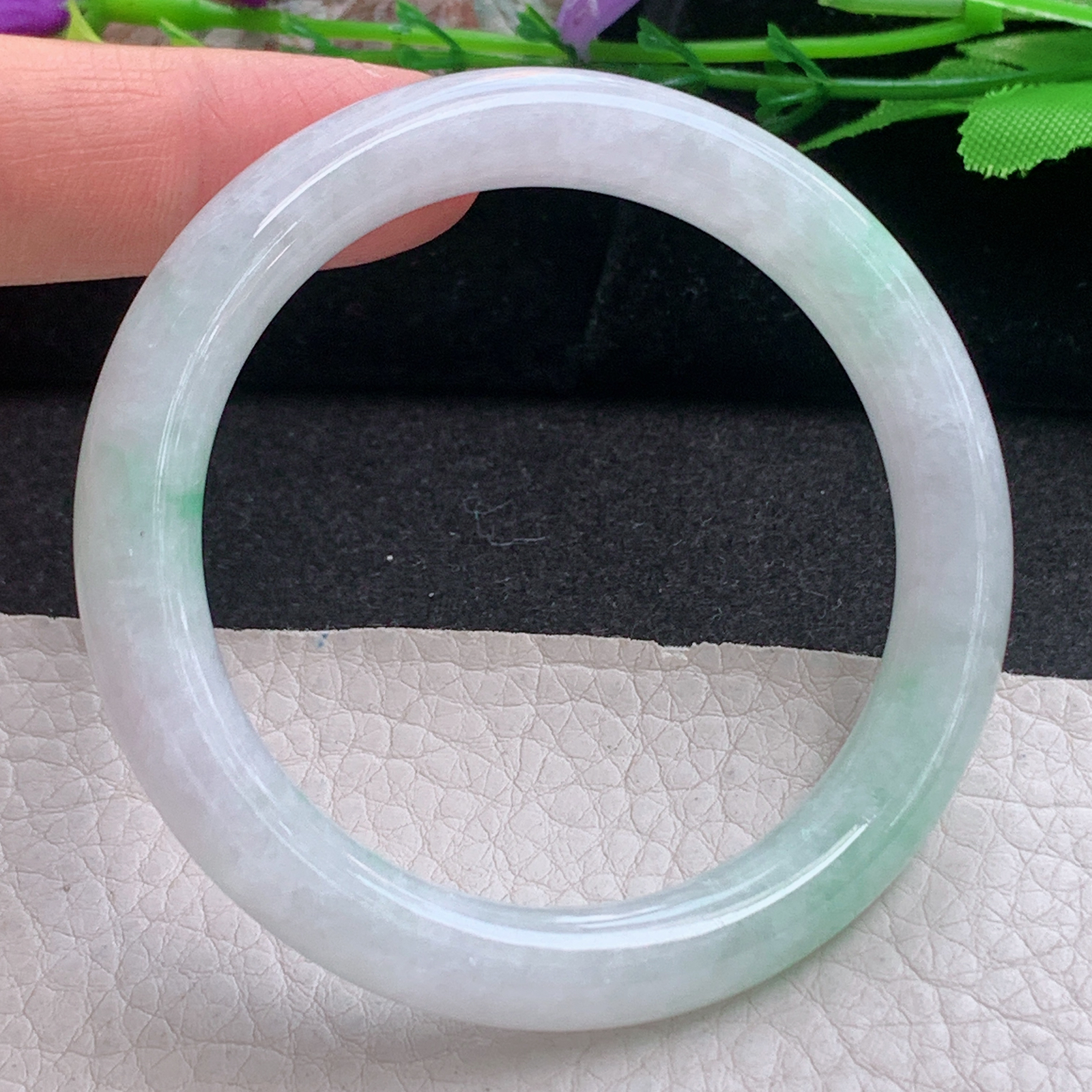 n小圈口52.5*9*8.6美人镯 天然缅甸翡翠a货手镯飘绿花水润圆条玉镯子