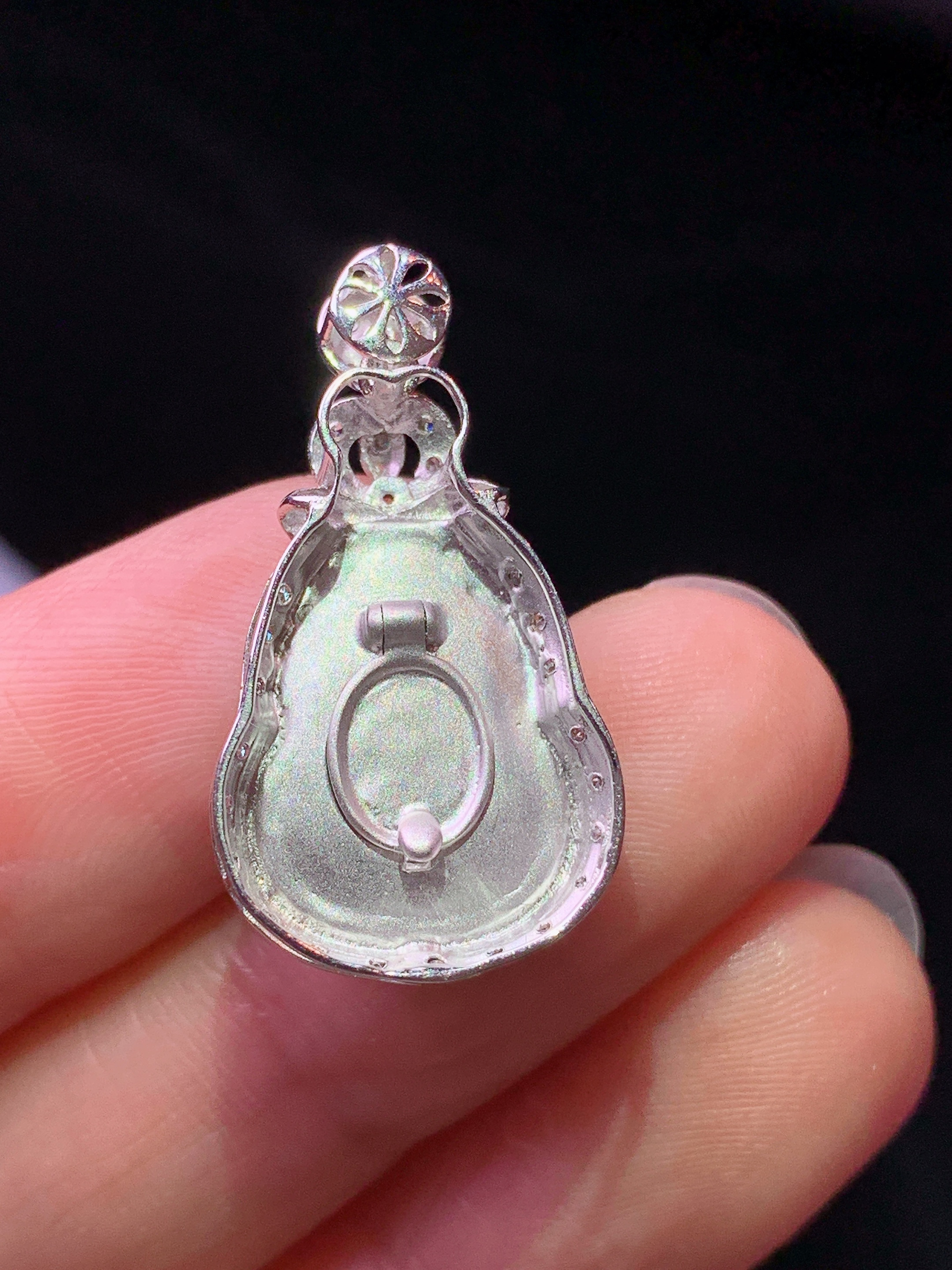 18k金钻镶嵌冰阳绿葫芦吊坠 玉质细腻 色泽艳丽清新 水润亮眼 整体尺寸26*14*8z1