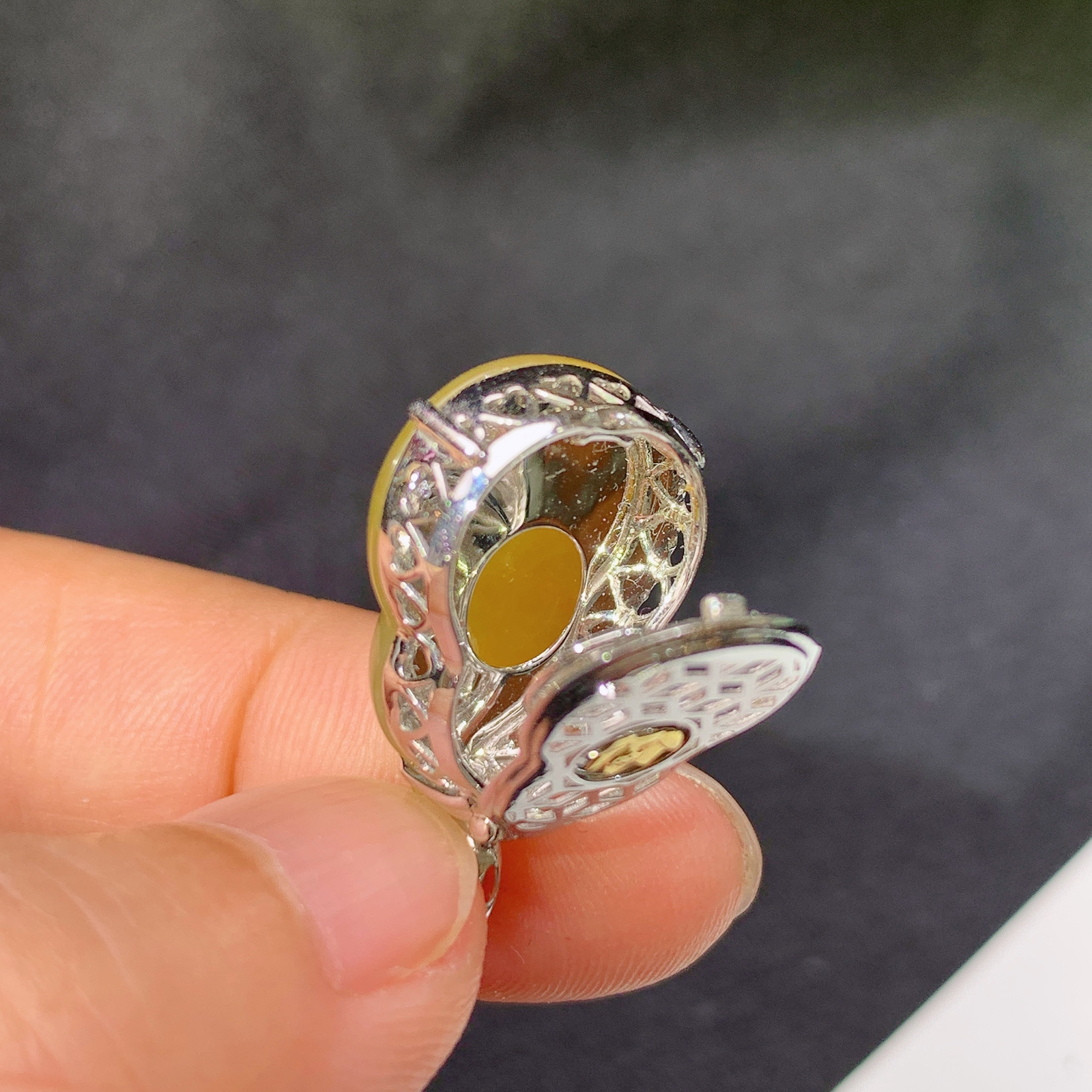 冰黄翡葫芦吊坠，18k金镶嵌，冰润鲜艳，玉质细腻，种水足，Ych 尺寸24.3*13.5*8.8