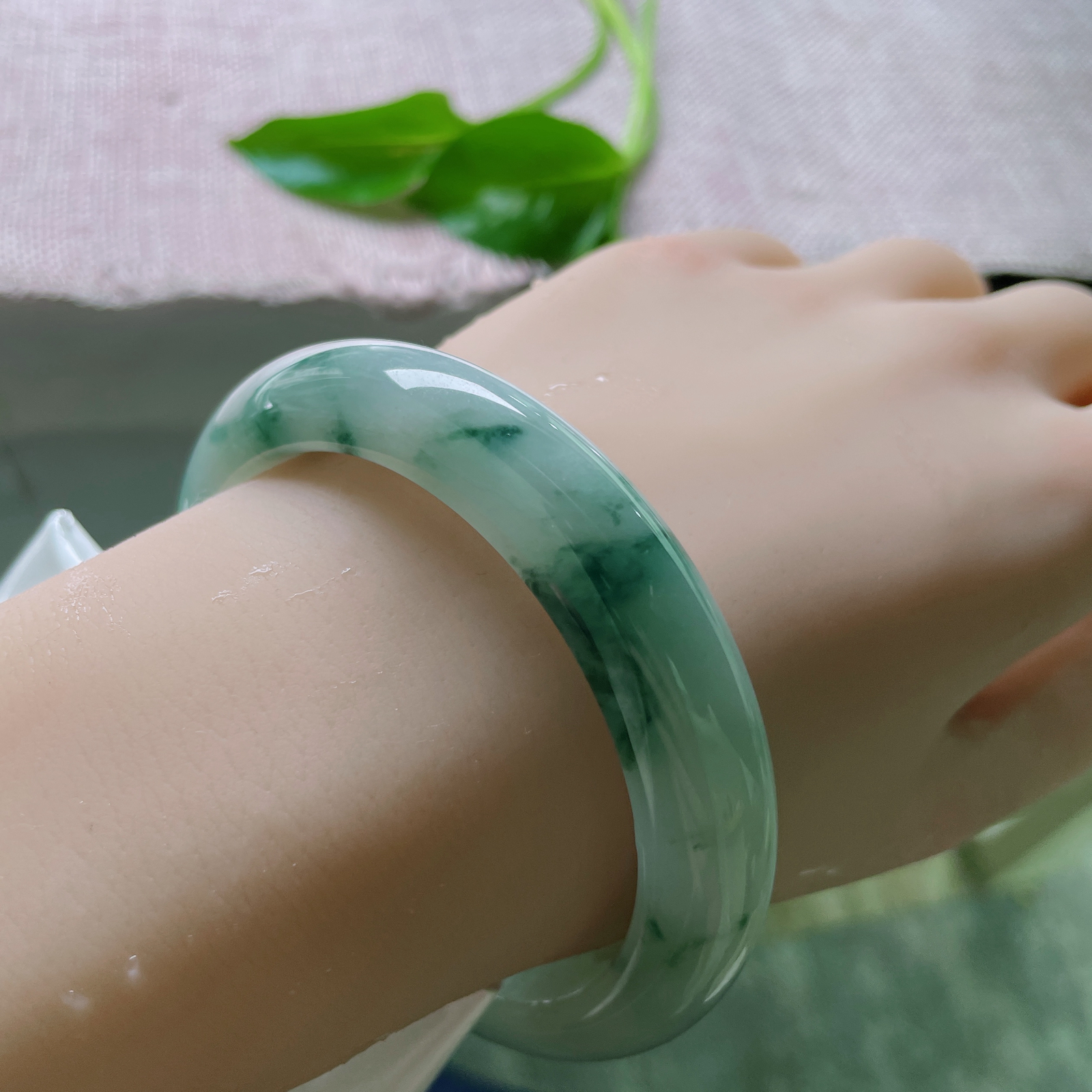 57.3/12/9，飘花正圈，水润，细腻，人面不知何处去，桃花依旧笑春风..