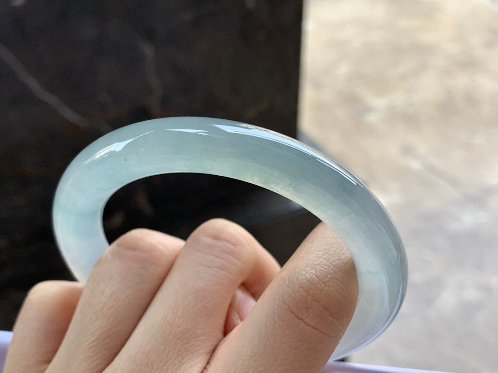 57-10

冰蓝水圆条手镯^_^清透