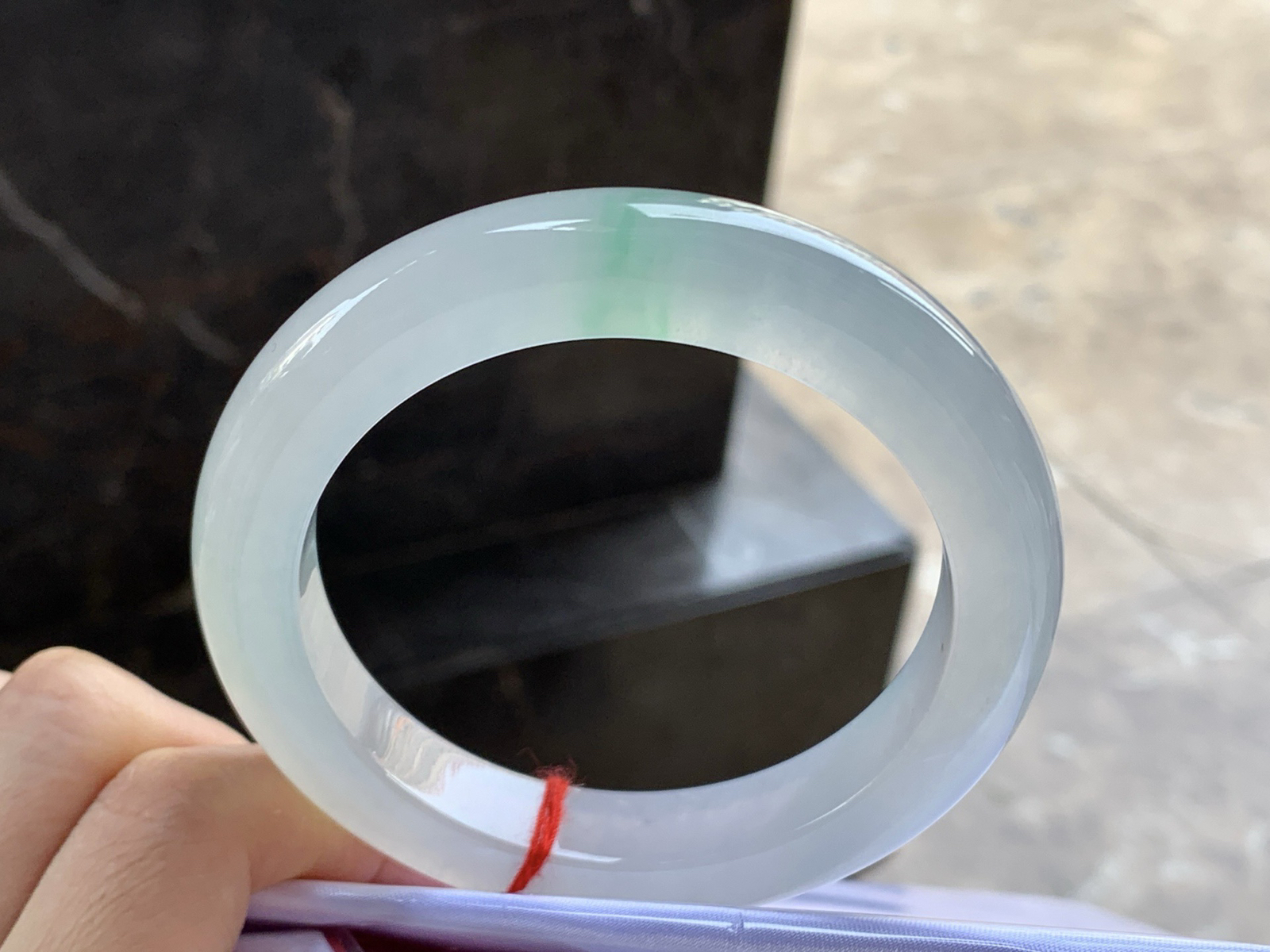 59-12-10

冰种飘绿手镯^_^种水冰透