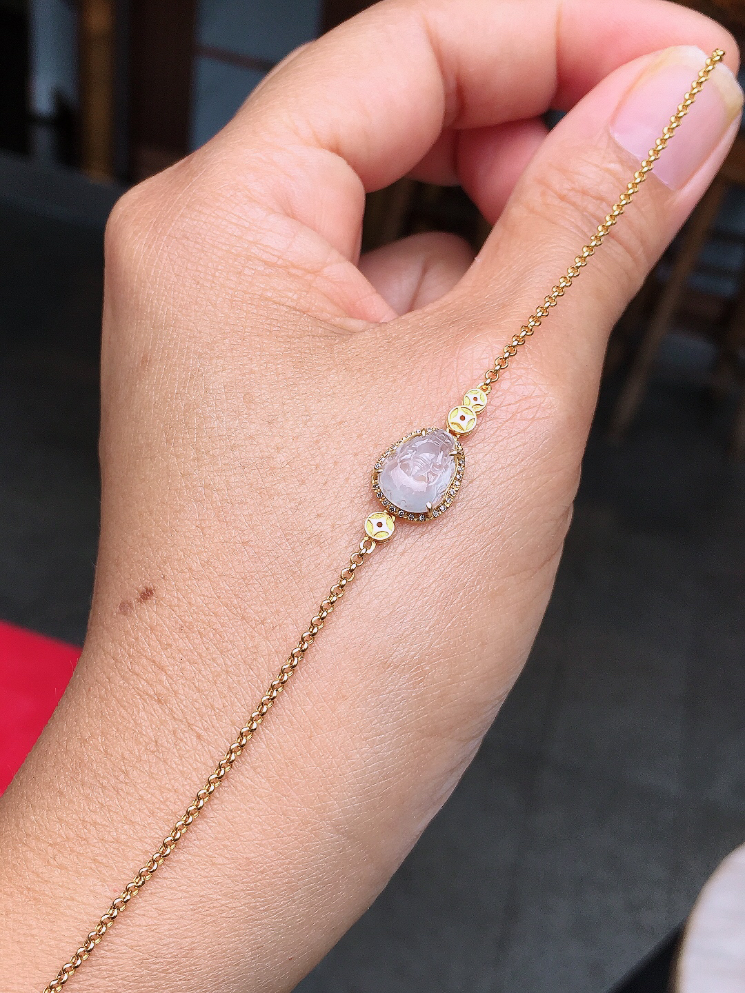 冰种貔貅手链，玉质细腻，荧光感超
强，饱满圆润，尽显优雅气质，18k
金豪华镶嵌