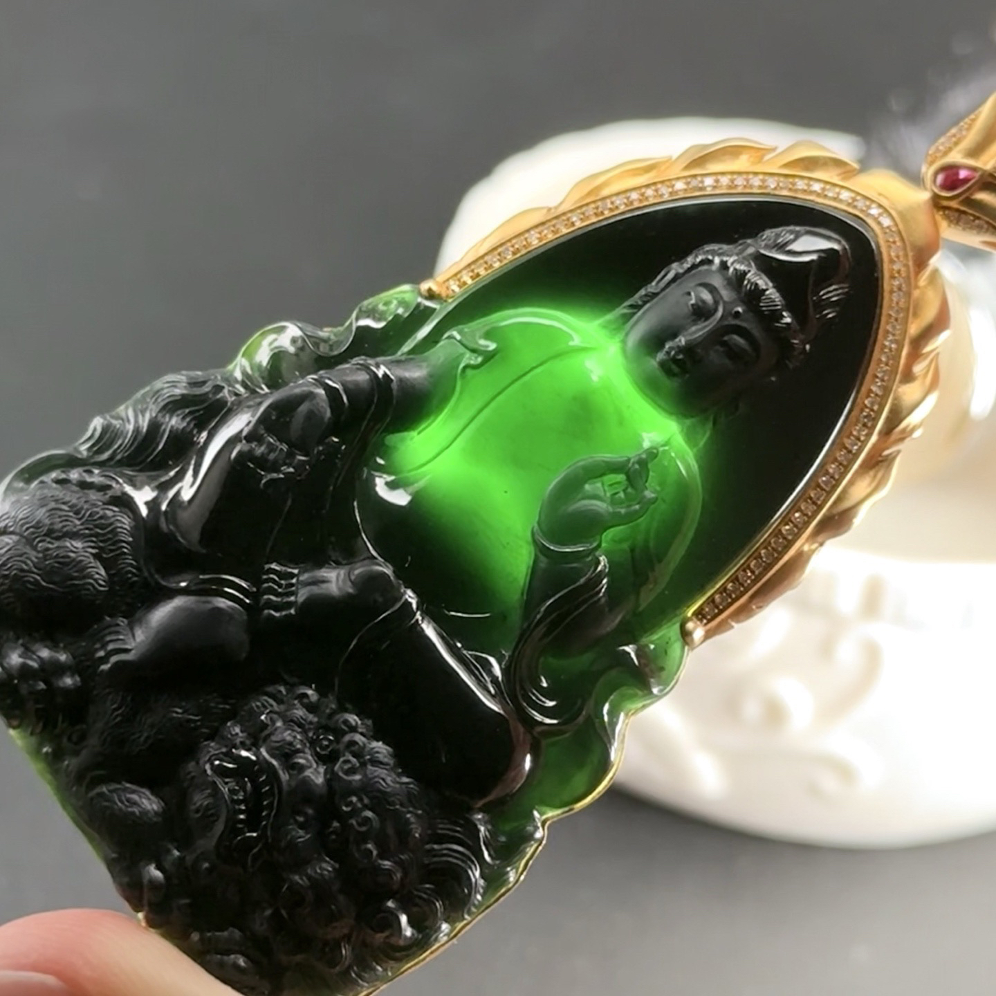 精品18k墨翠文殊菩萨 种好色正 黑度极好 打灯通透 油性十足 尺寸70.8