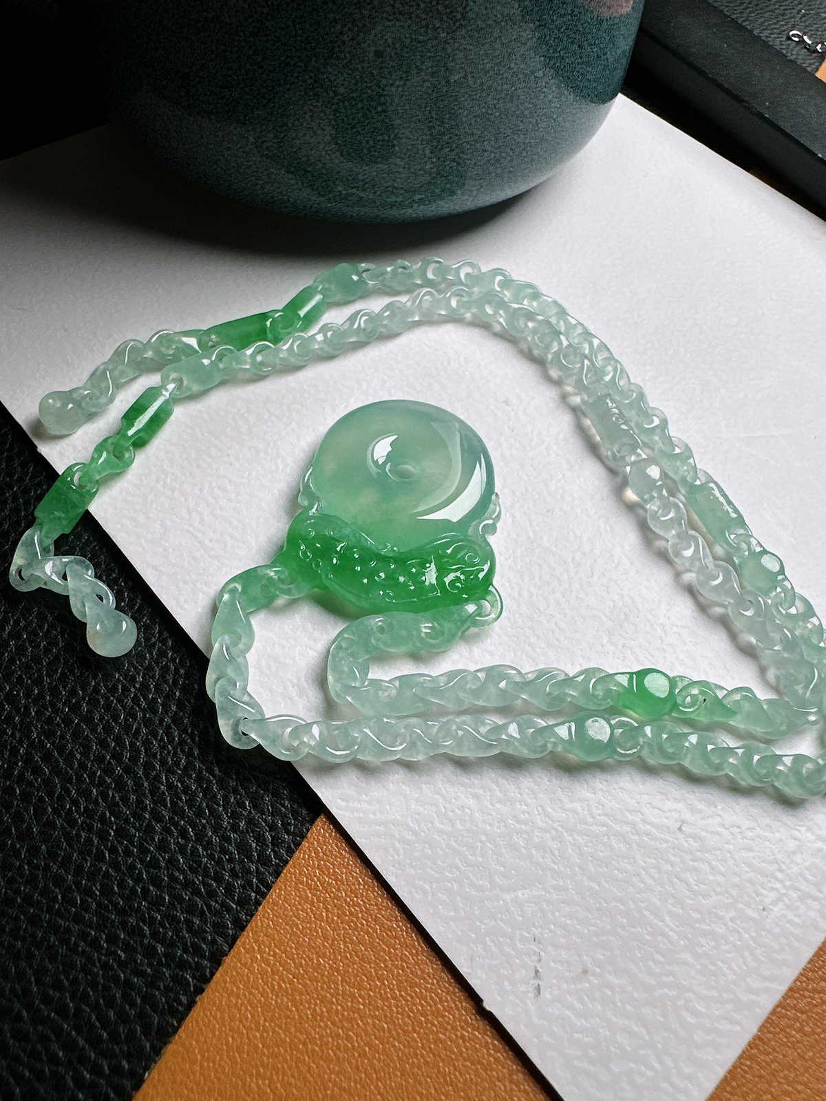 【稀缺】【链牌】比大熊猫还难得见到的冰飘绿链牌来啦！！！冰感十足的材料，环环相扣的设计，可遇而不可求，品质很好，收藏可选！