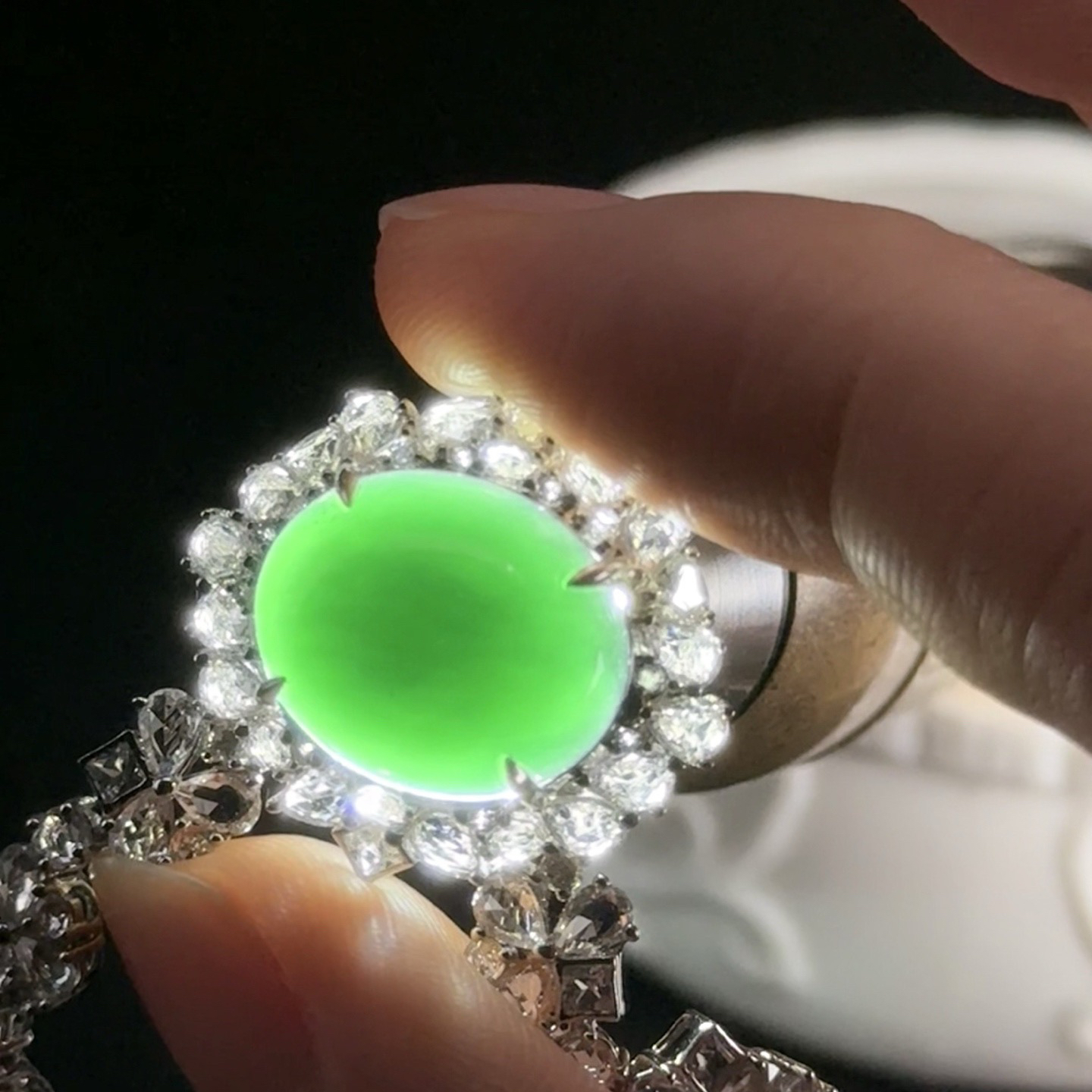 精品18k墨翠蛋面锁骨链 种好色正 重金豪镶 打灯通透 油性十足 尺寸15