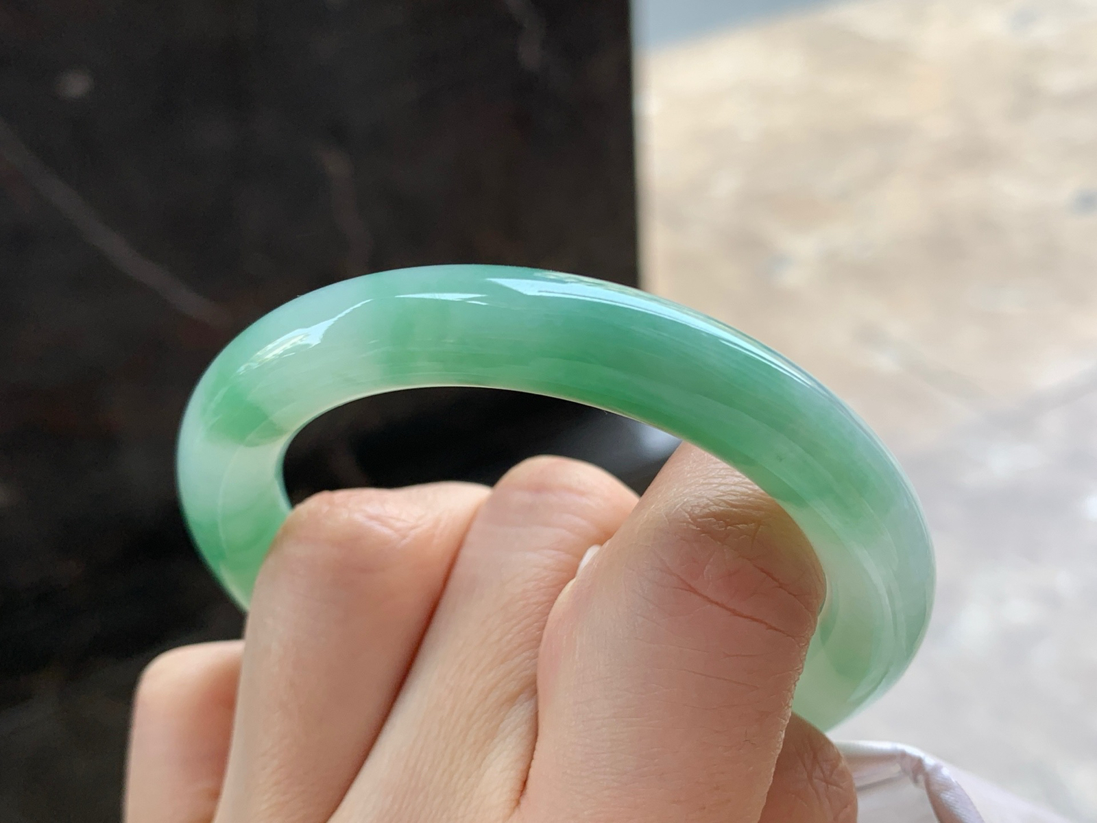 52-9.7

绿花圆条手镯^_^细腻