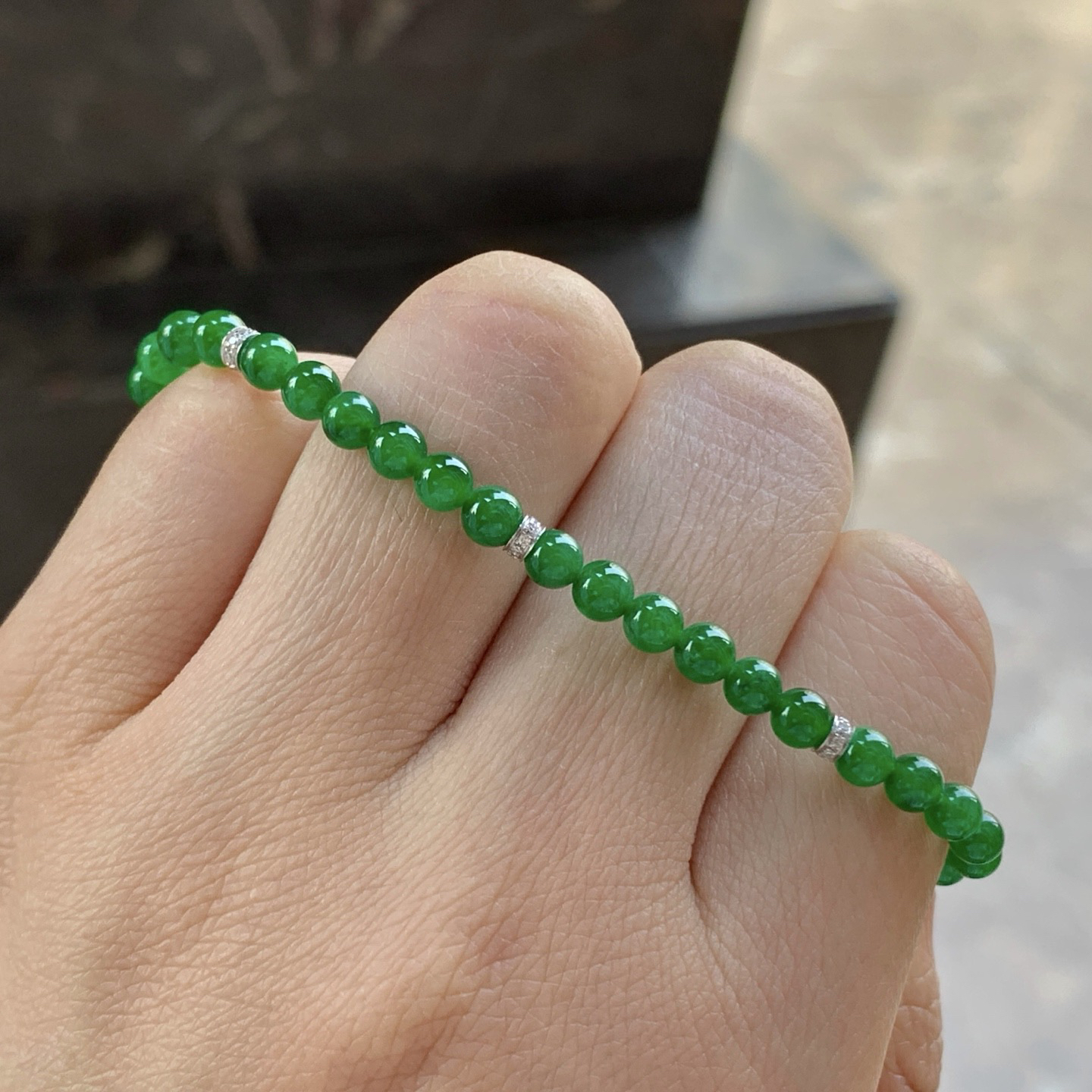 辣绿色手串^_^鲜艳 种色好 金钻镶嵌