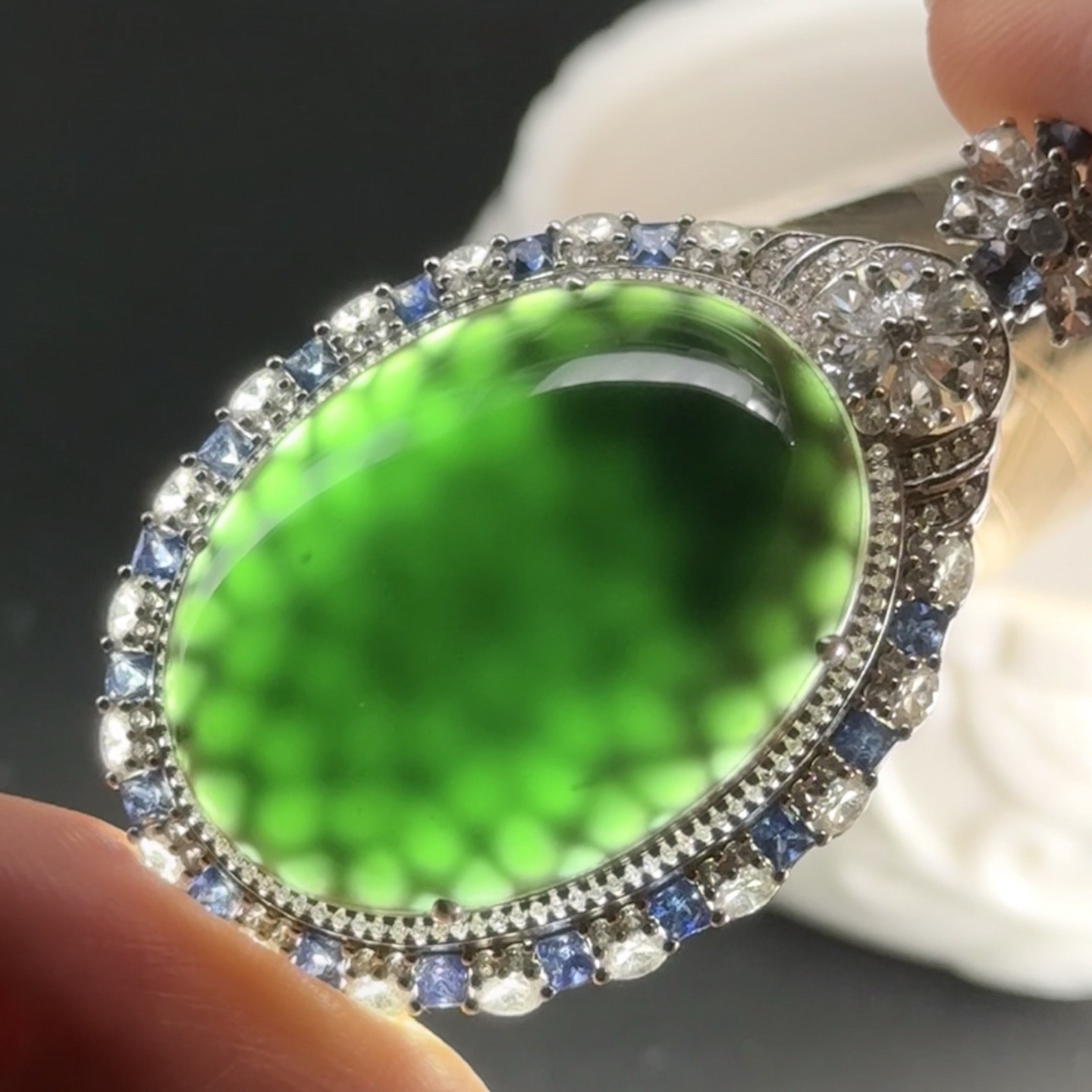 精品18k墨翠蛋面吊坠 种好色正 黑度极好 打灯通透 油性十足 尺寸49