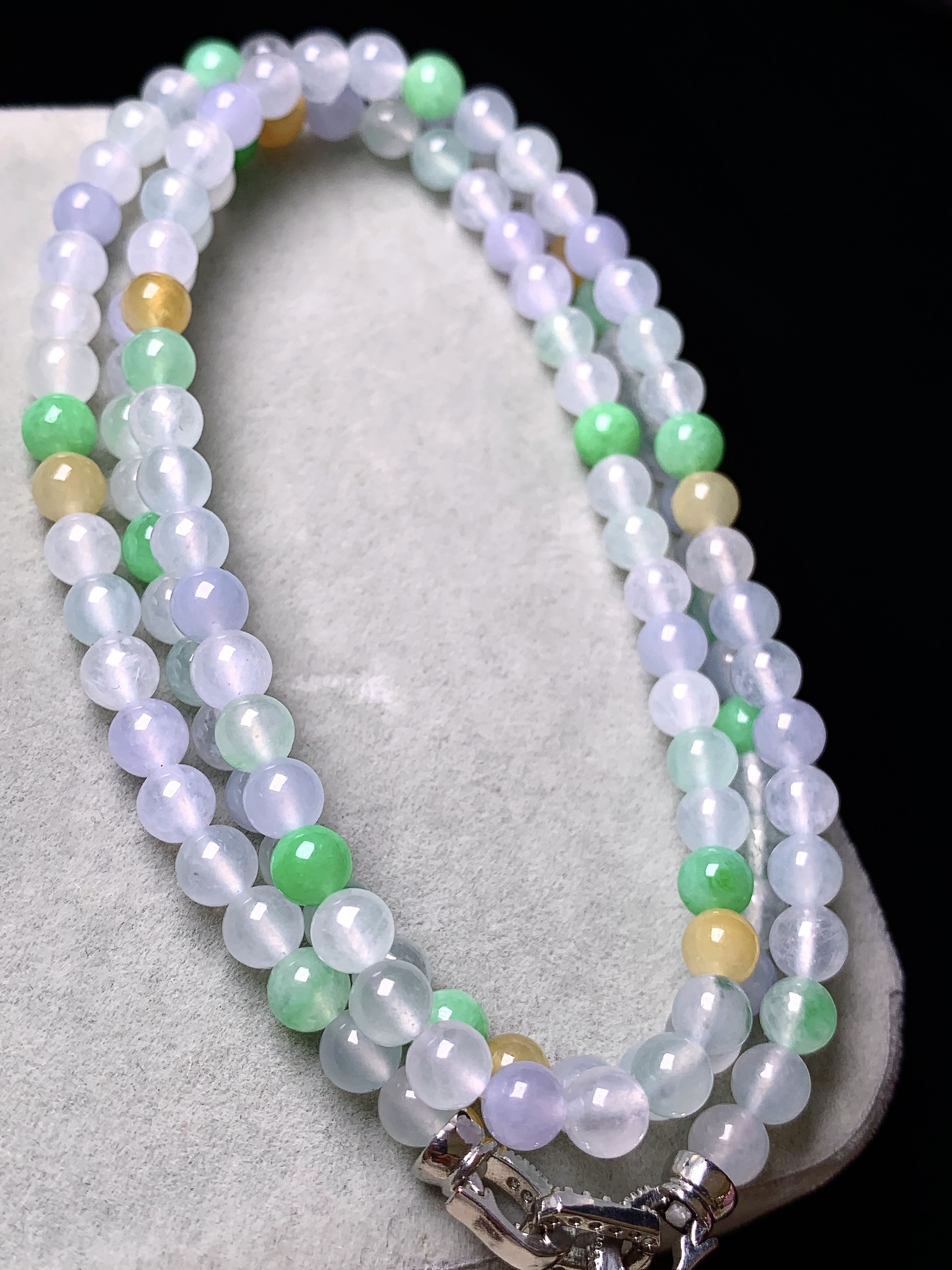 冰黄绿圆珠项链 玉质细腻 色泽艳丽清新 水润亮眼 整体尺寸4.8b7