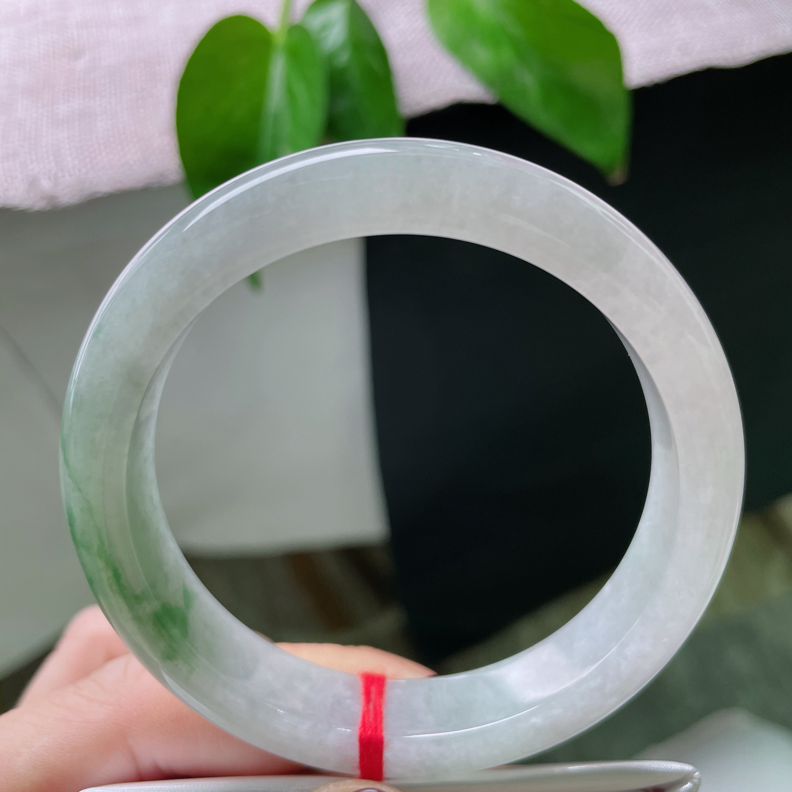 57/12.1/8.4，飘花正圈，水头好，种老，色融于底，清新化开。棉线..