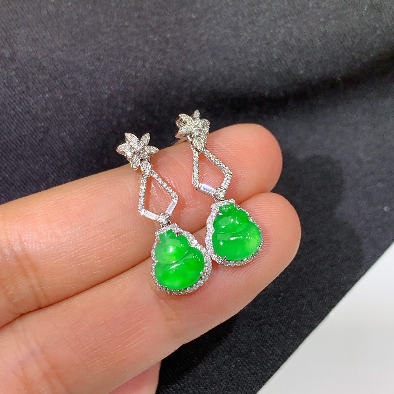 冰阳绿葫芦耳坠，18k金镶嵌，简约时尚，冰润色阳，种水足，Wx 尺寸7*6.1*2