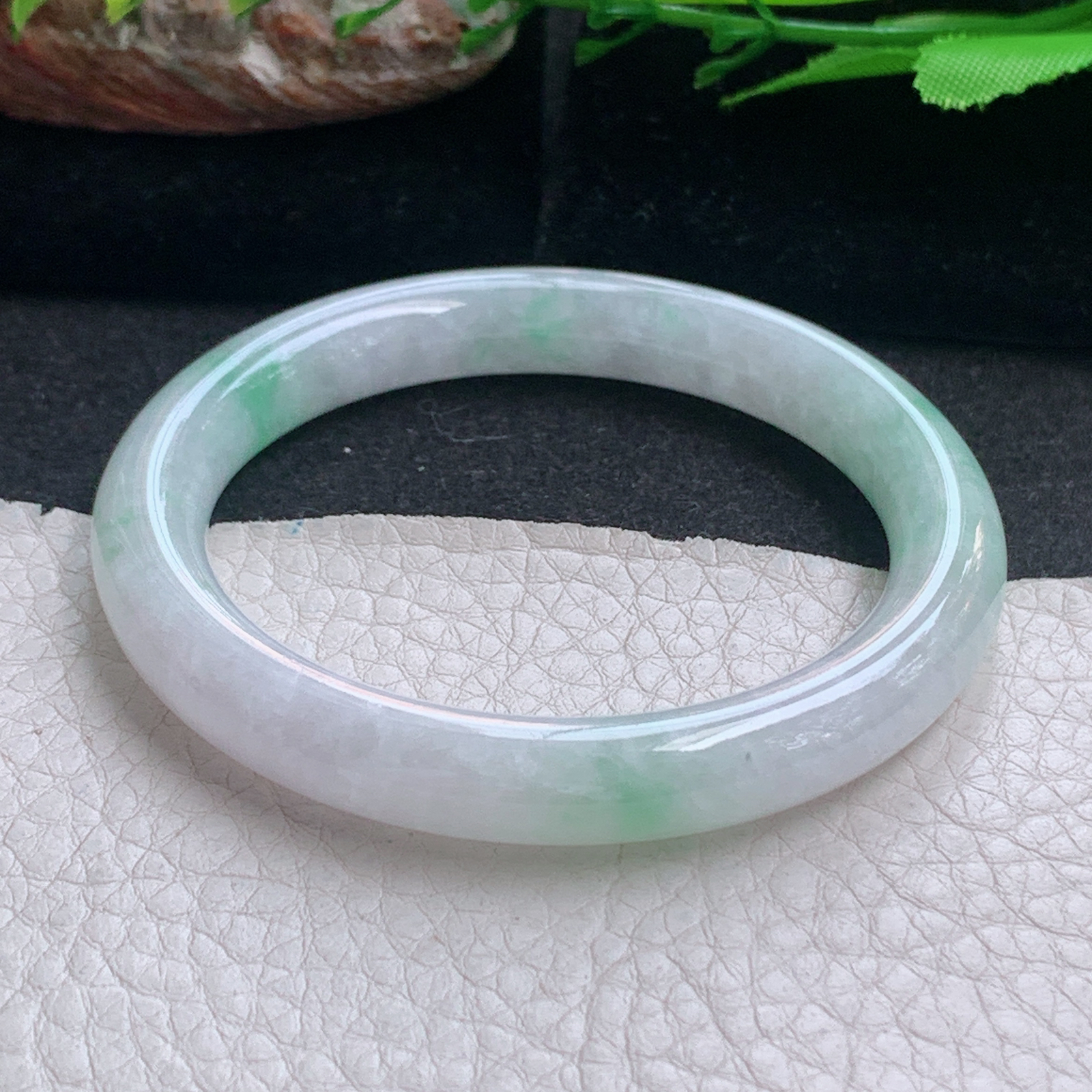 n小圈口52.5*9*8.6美人镯 天然缅甸翡翠a货手镯飘绿花水润圆条玉镯子