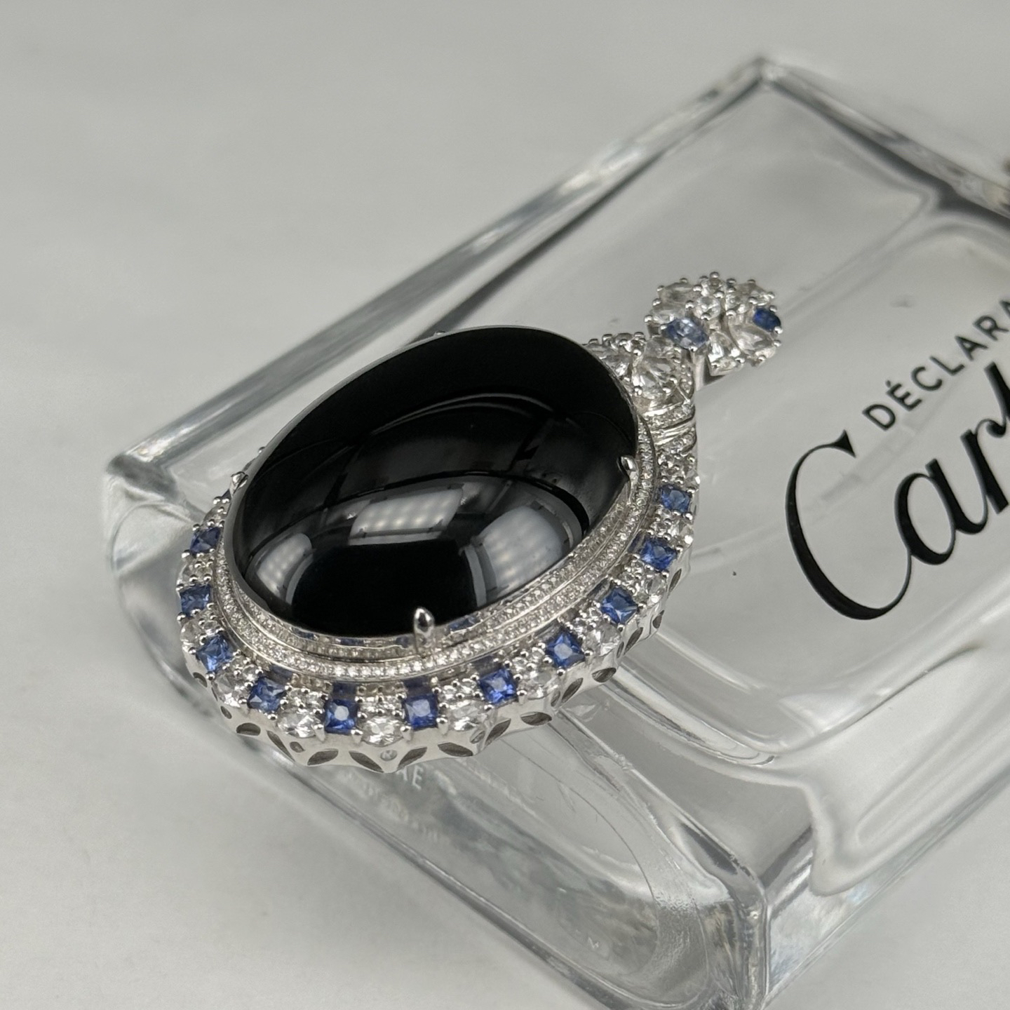 精品18k墨翠蛋面吊坠 种好色正 黑度极好 打灯通透 油性十足 尺寸49