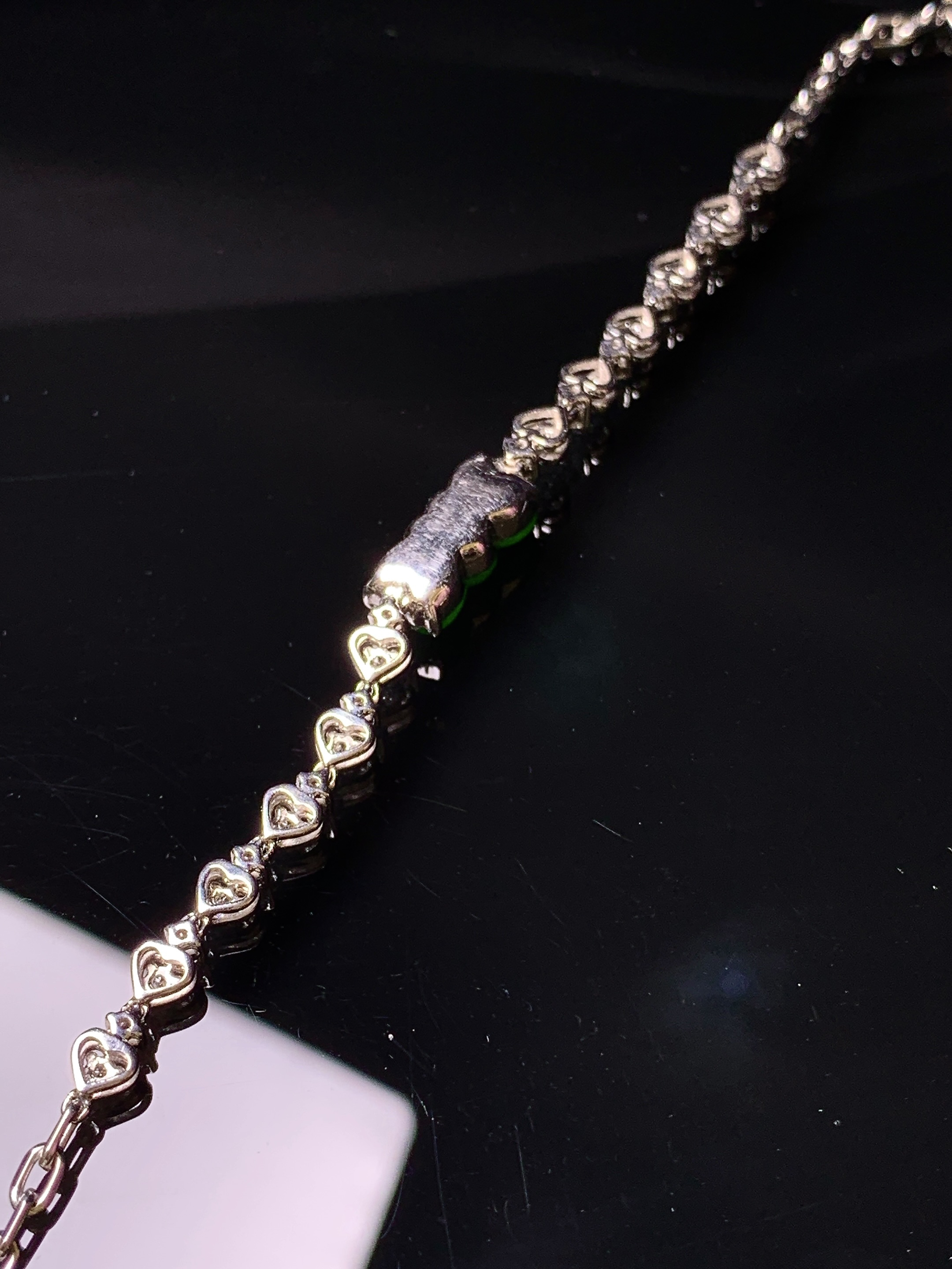 18k金钻镶嵌冰阳绿蝴蝶结手链 玉质细腻 色泽艳丽清新 水润亮眼 裸石尺寸11.6*5*2.3