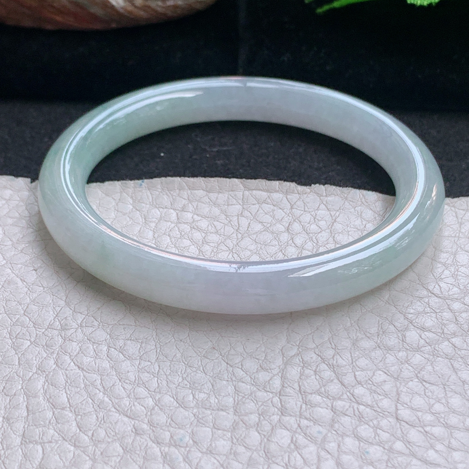 n实拍54.5*8.2美人镯 天然缅甸翡翠a货手镯飘花水润圆条玉镯子