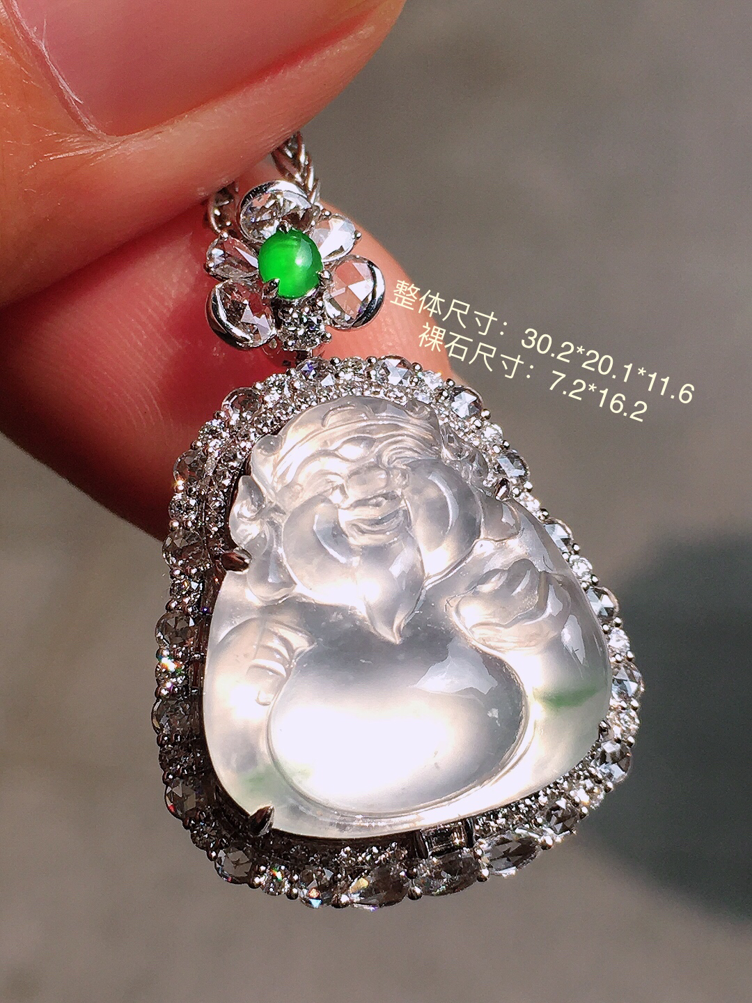 冰种【财神爷】吊坠，玉质细腻，荧光感超
强，饱满圆润，尽显优雅气质，18k
金豪华镶嵌