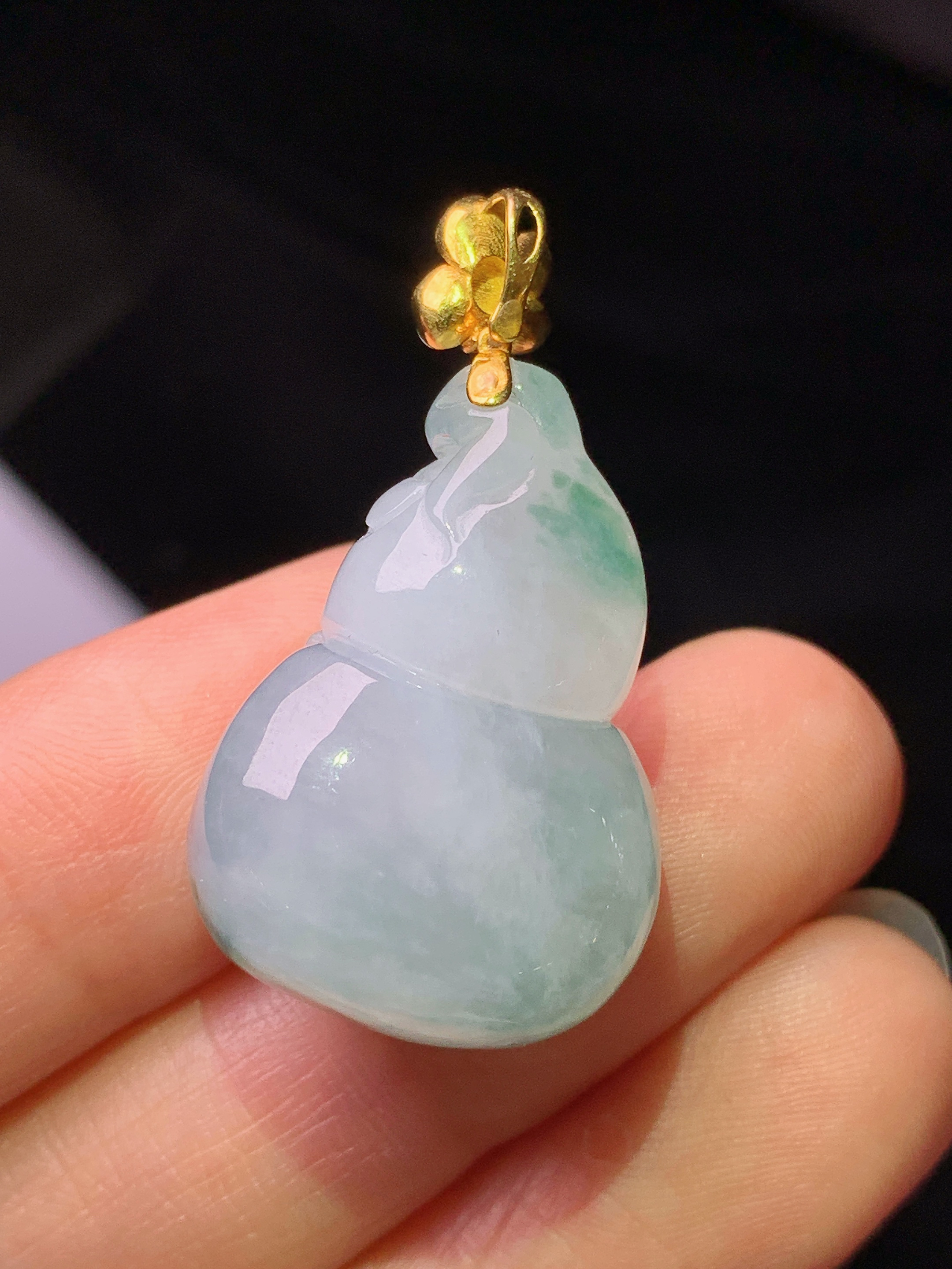 18k金镶嵌飘蓝花葫芦吊坠 玉质细腻 色泽艳丽清新 水润亮眼 整体尺寸32.5*17.6*12.5e1