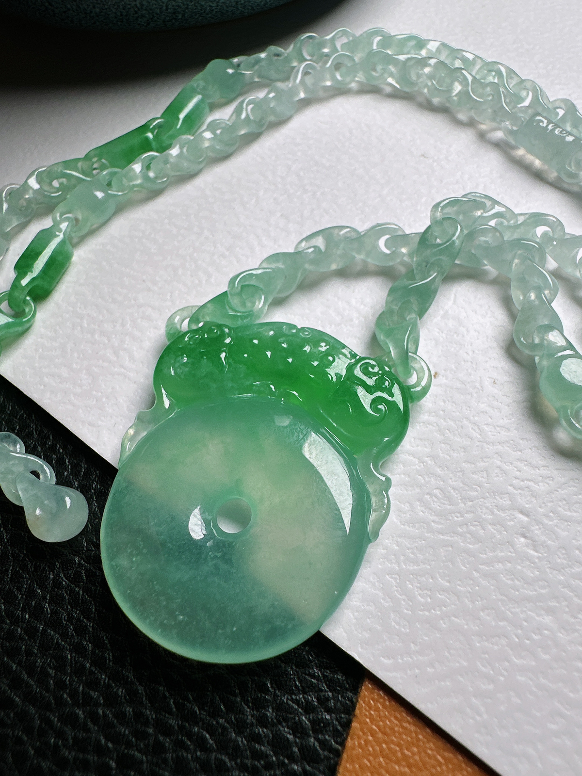 【稀缺】【链牌】比大熊猫还难得见到的冰飘绿链牌来啦！！！冰感十足的材料，环环相扣的设计，可遇而不可求，品质很好，收藏可选！