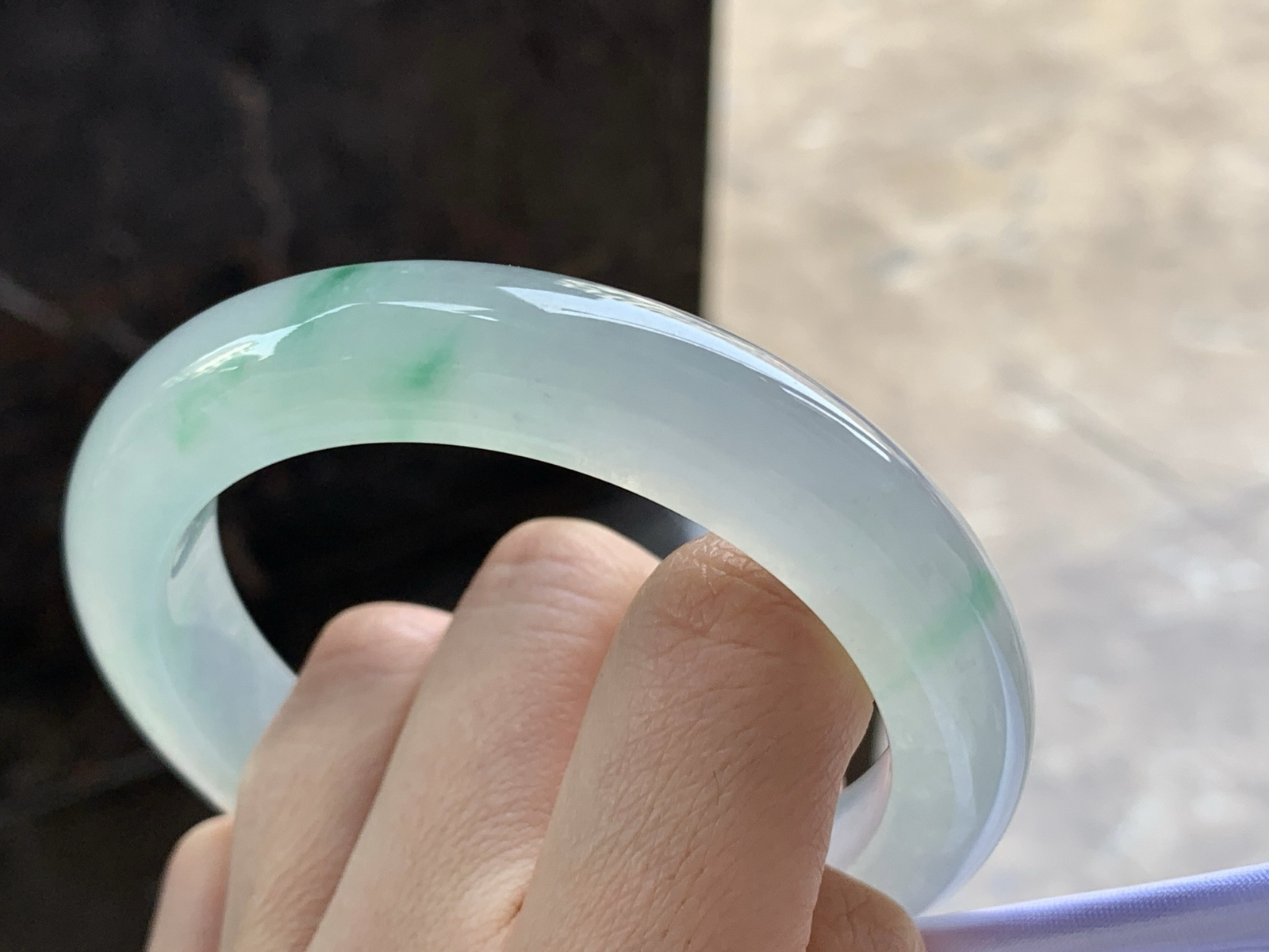 57-12-9.8

高冰飘绿手镯^_^种水好