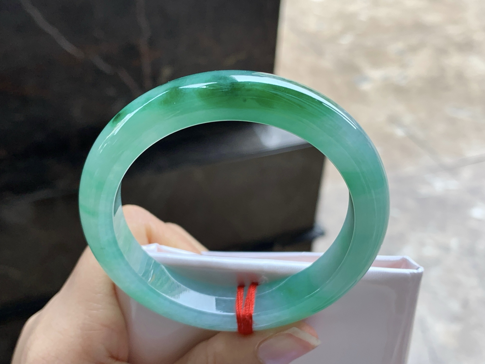 53.5-11.4-8.5

绿色手镯^_^鲜艳