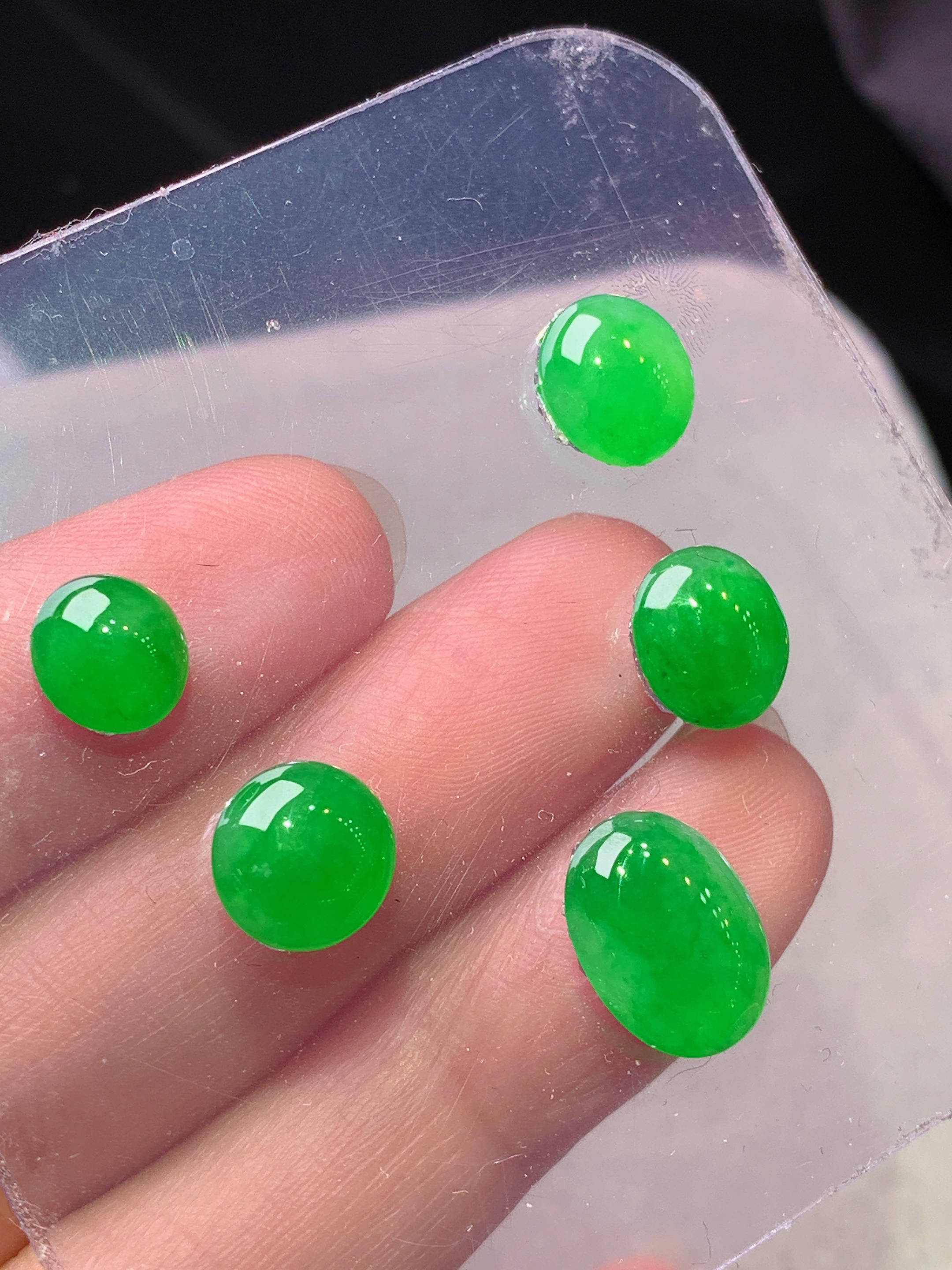 镶嵌款 冰阳绿蛋面一手 玉质细腻 色泽艳丽清新 水润亮眼 整体尺寸11.8*8.8*4.2j3