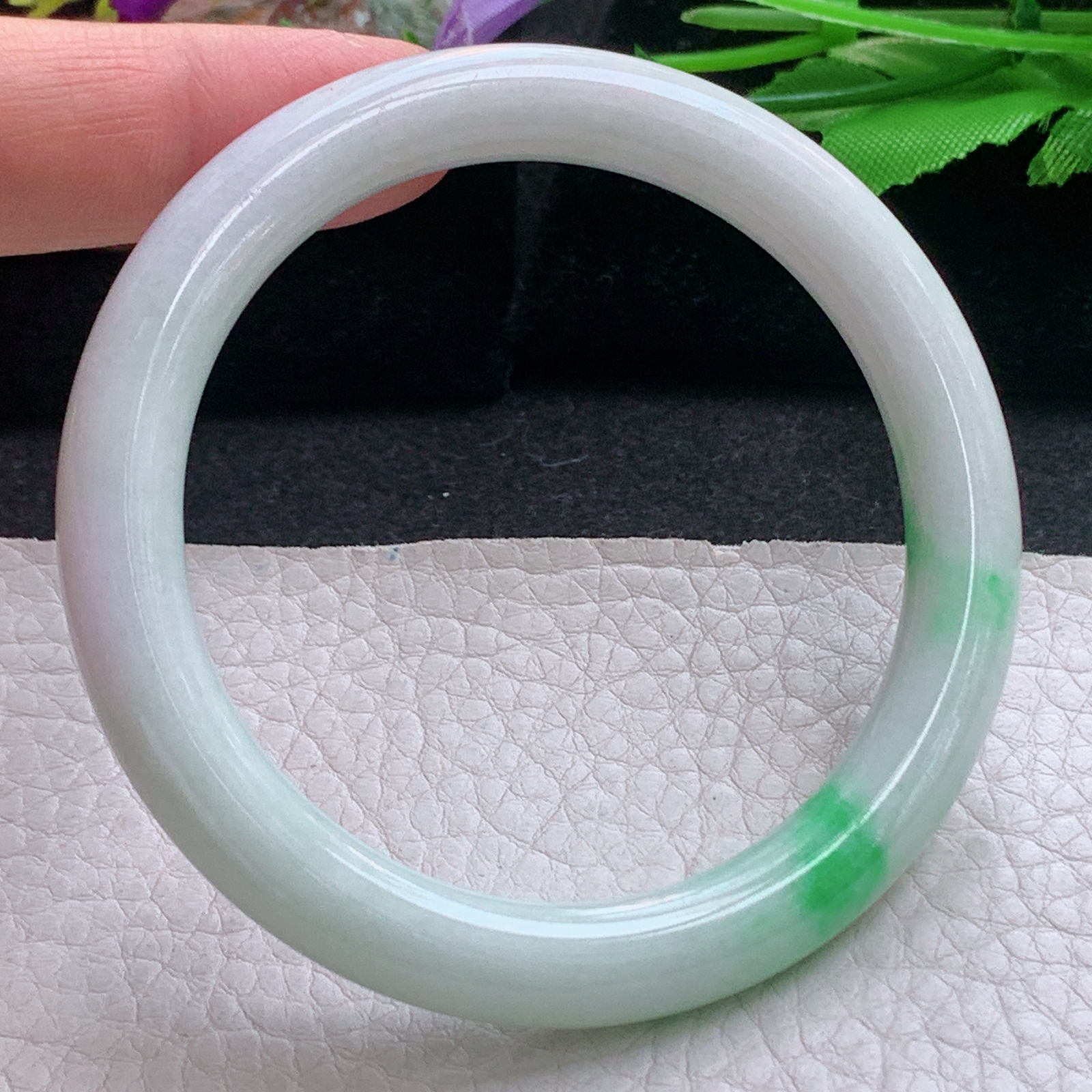 xx实拍57*8.6*8.8美人镯 天然缅甸翡翠a货手镯飘绿秀气正圈叮当镯