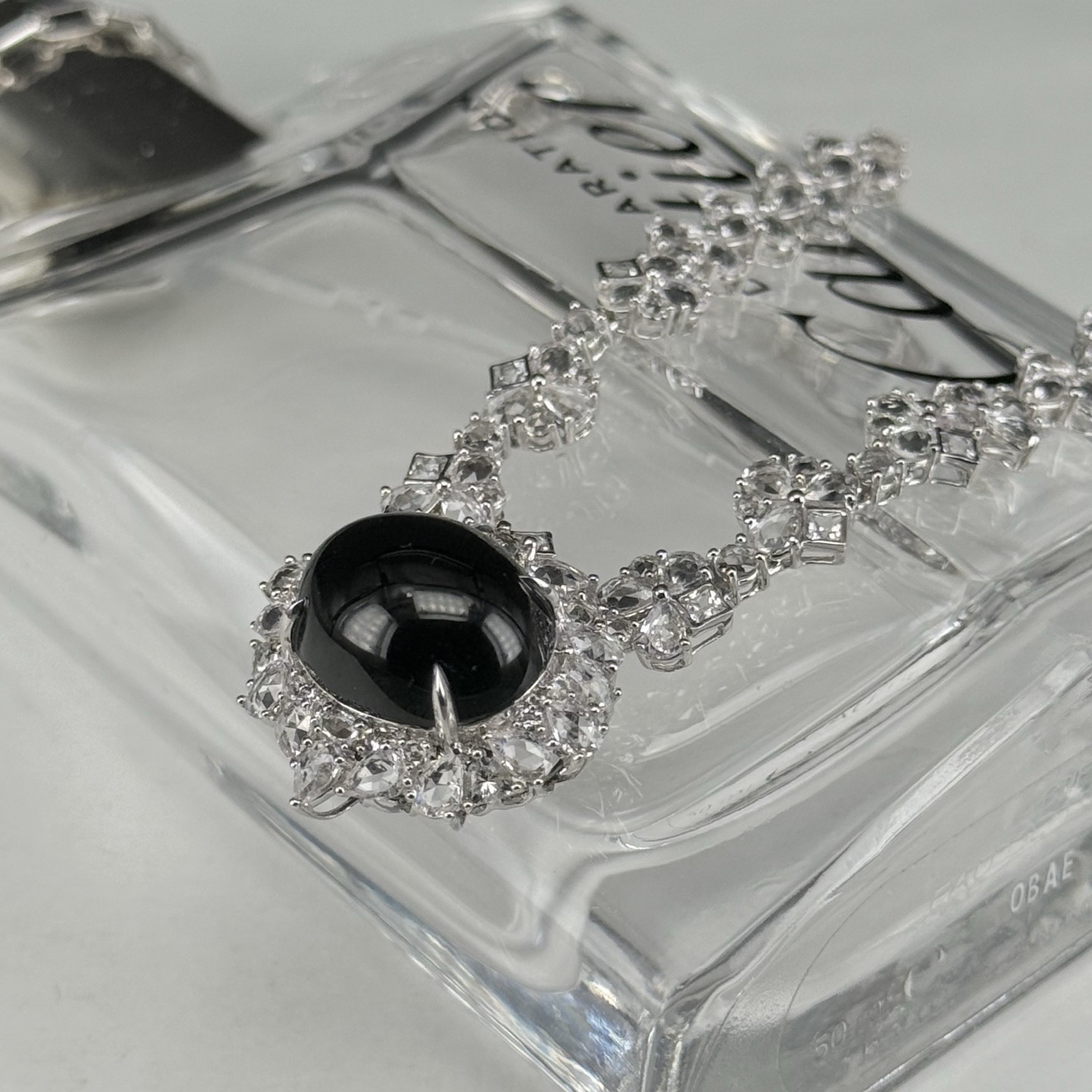 精品18k墨翠蛋面锁骨链 种好色正 重金豪镶 打灯通透 油性十足 尺寸15