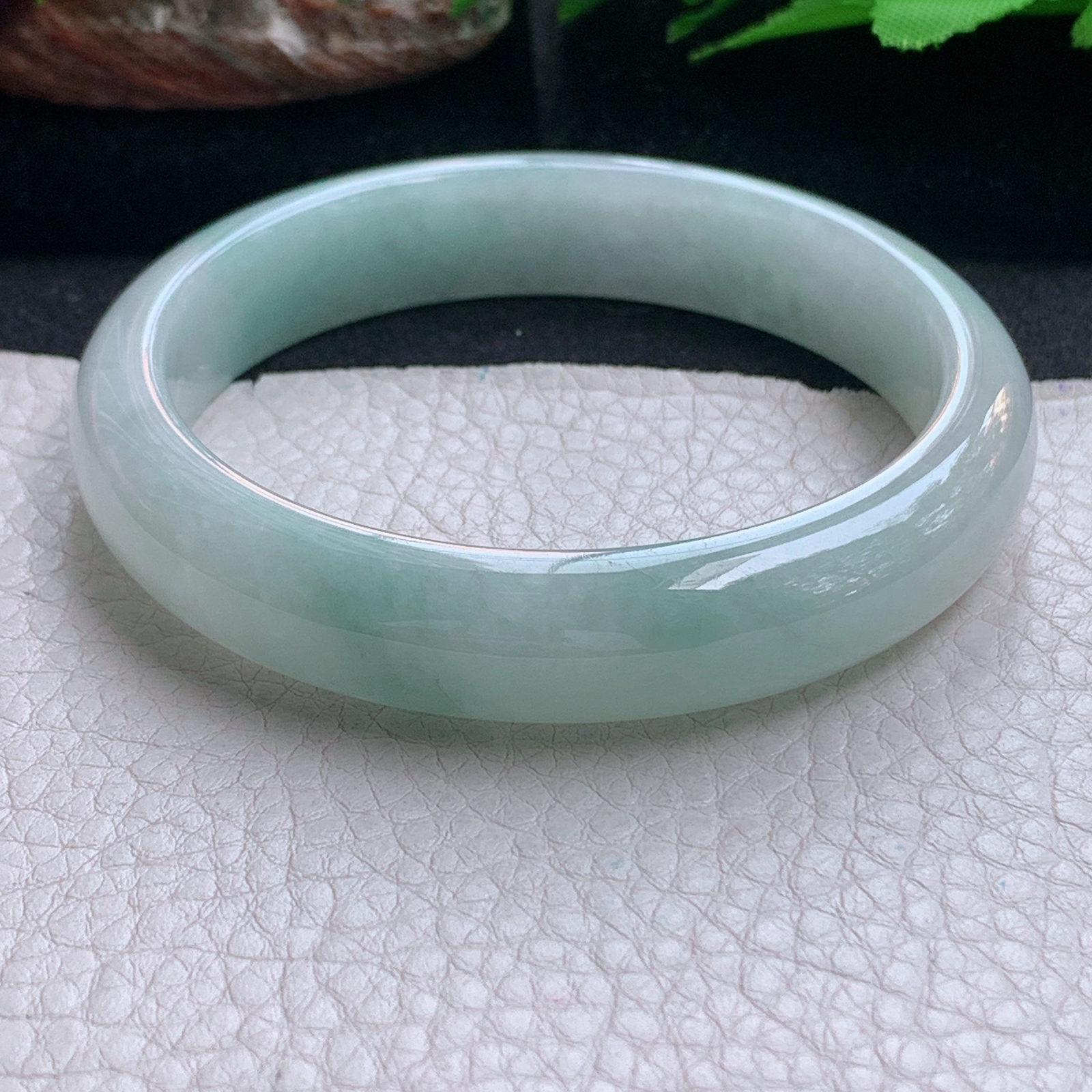 nc大圈口61.8*13.3*8平安镯 天然缅甸翡翠a货手镯浅绿水润正圈玉镯子