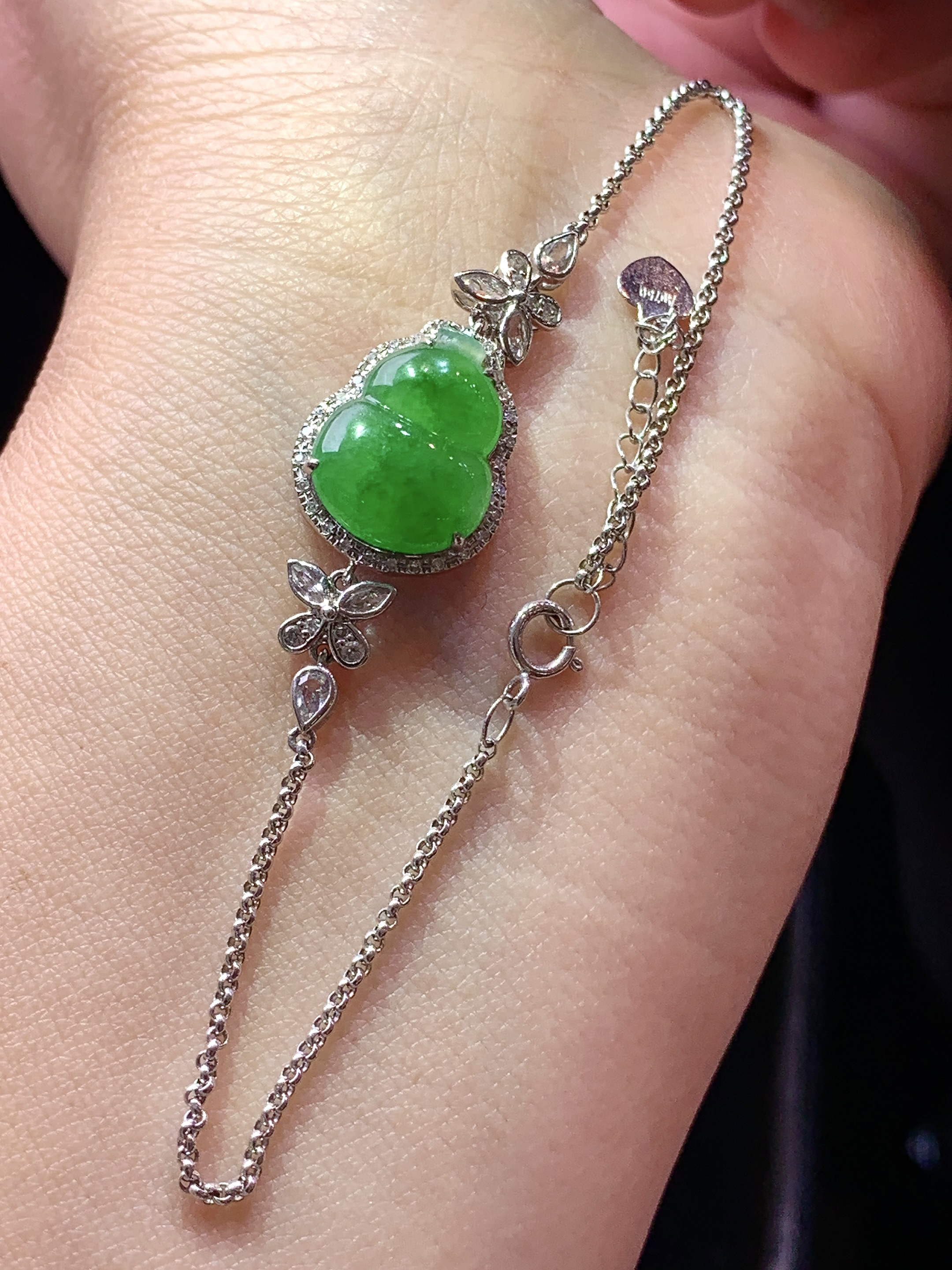 18k金钻镶嵌满绿葫芦手链 玉质细腻 色泽艳丽清新 水润亮眼 整体尺寸160*12.3*5.5c1