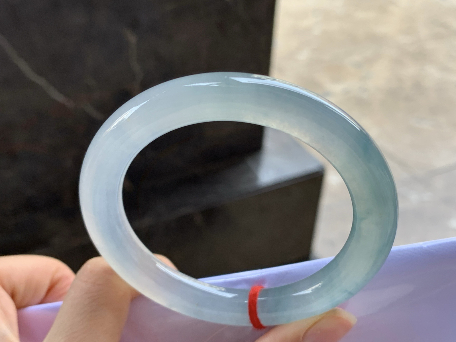 57-10

冰蓝水圆条手镯^_^清透