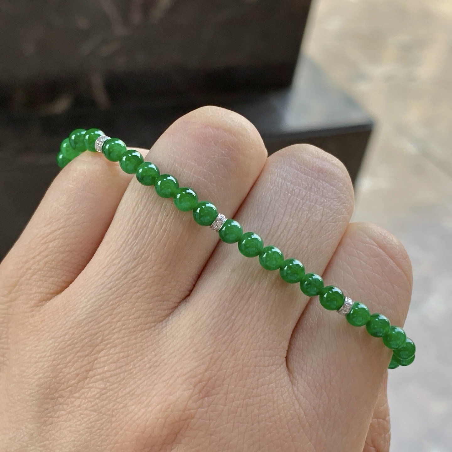 辣绿色手串^_^鲜艳 种色好 金钻镶嵌