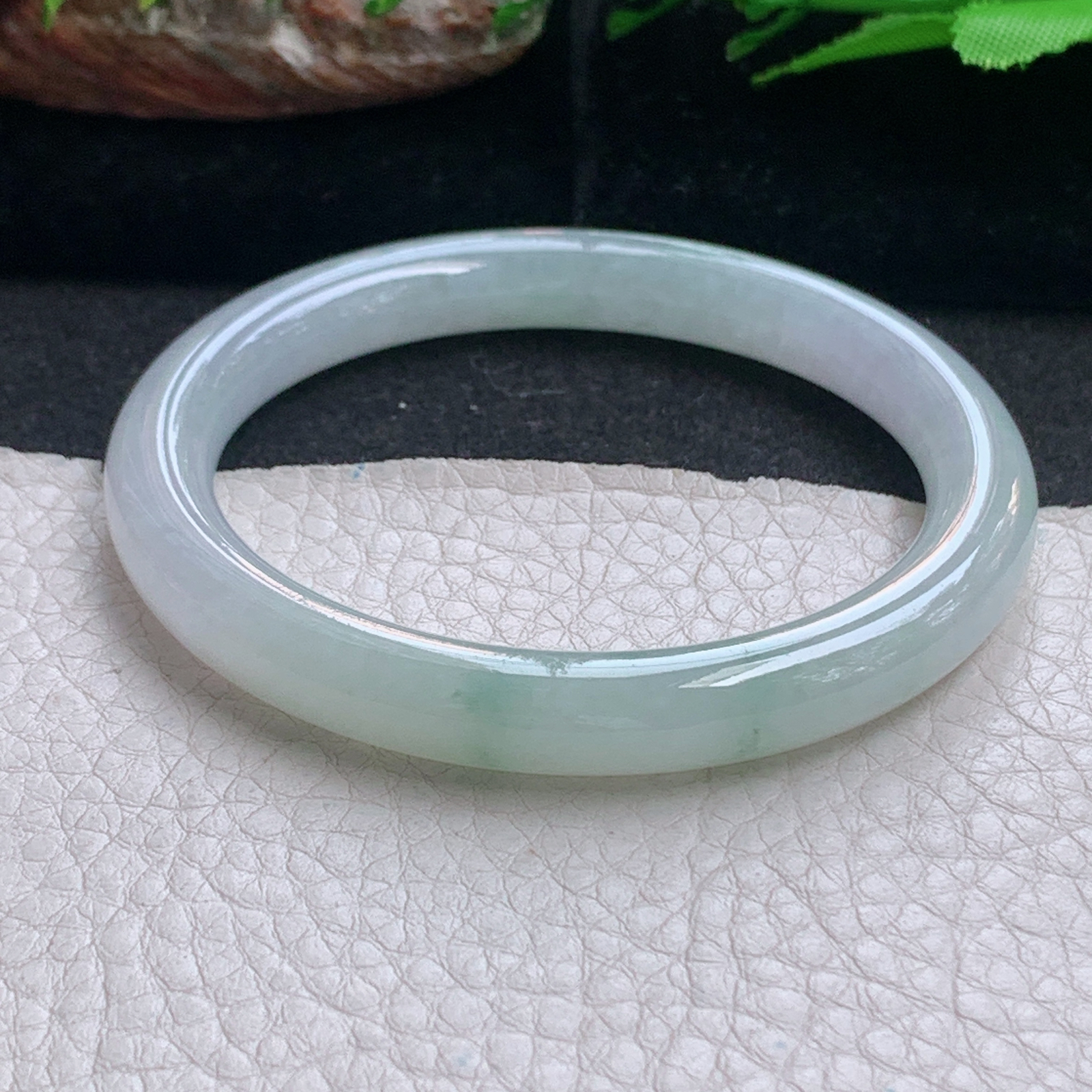 n实拍54.5*8.2美人镯 天然缅甸翡翠a货手镯飘花水润圆条玉镯子