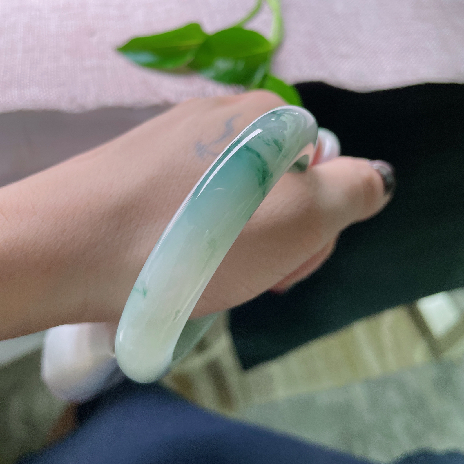 57.3/12/9，飘花正圈，水润，细腻，人面不知何处去，桃花依旧笑春风..