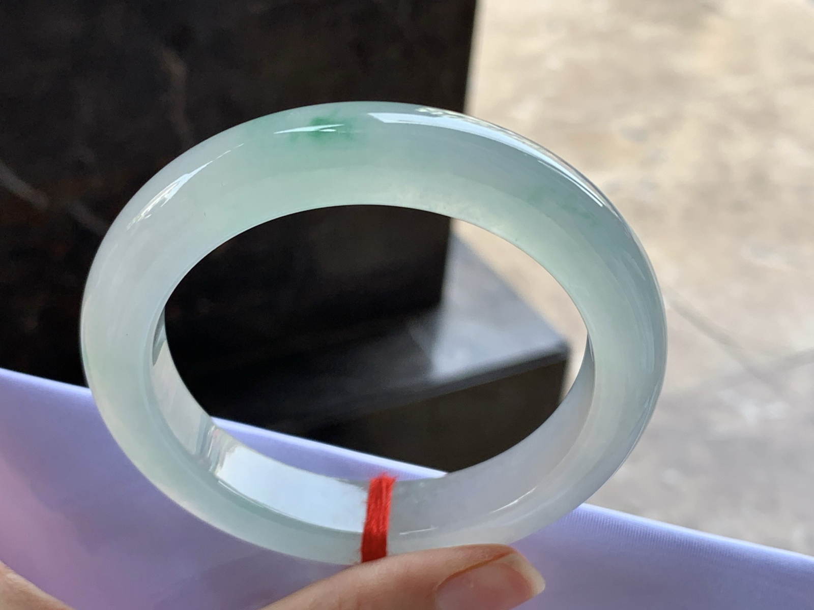 57-12-9.8

高冰飘绿手镯^_^种水好