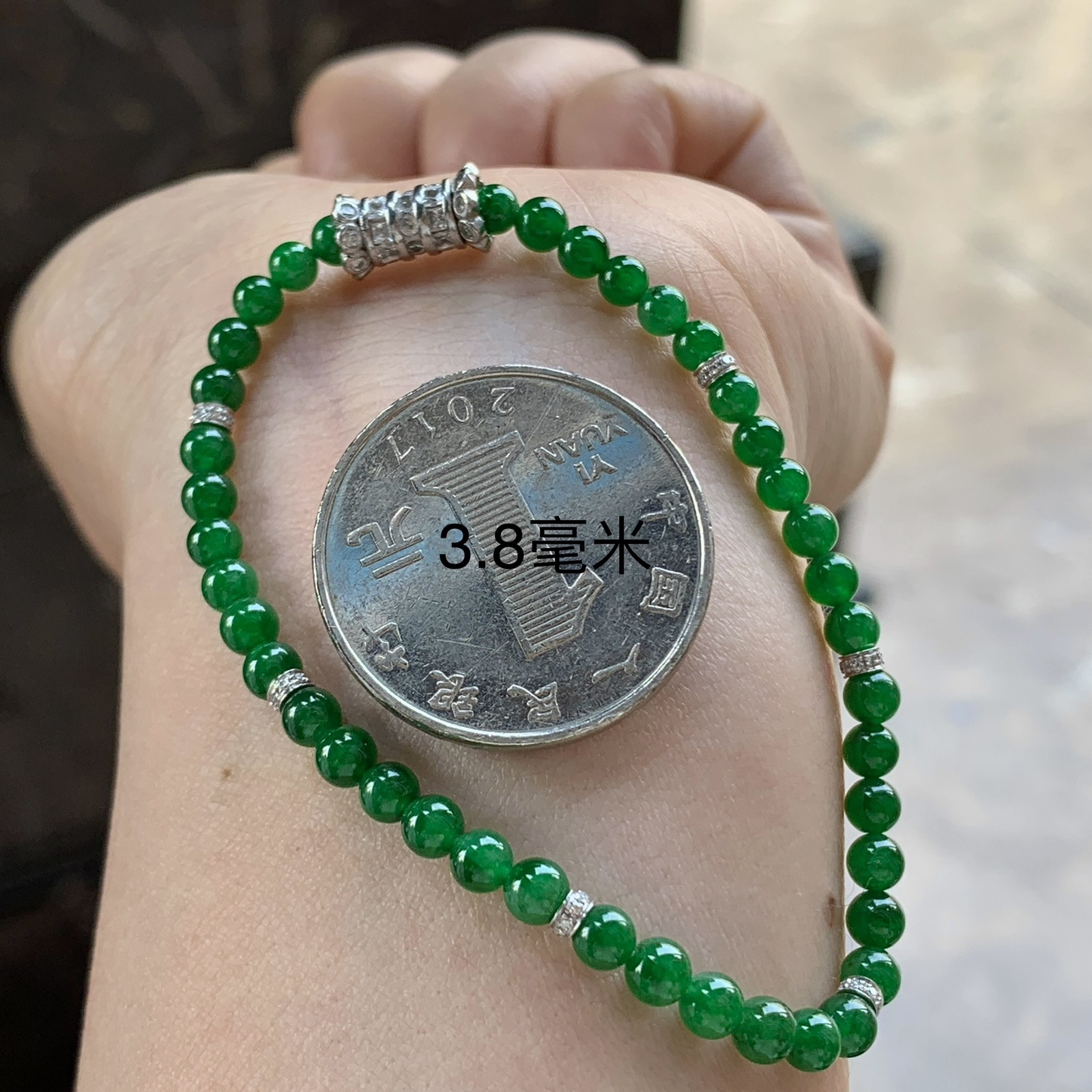 辣绿色手串^_^鲜艳 种色好 金钻镶嵌