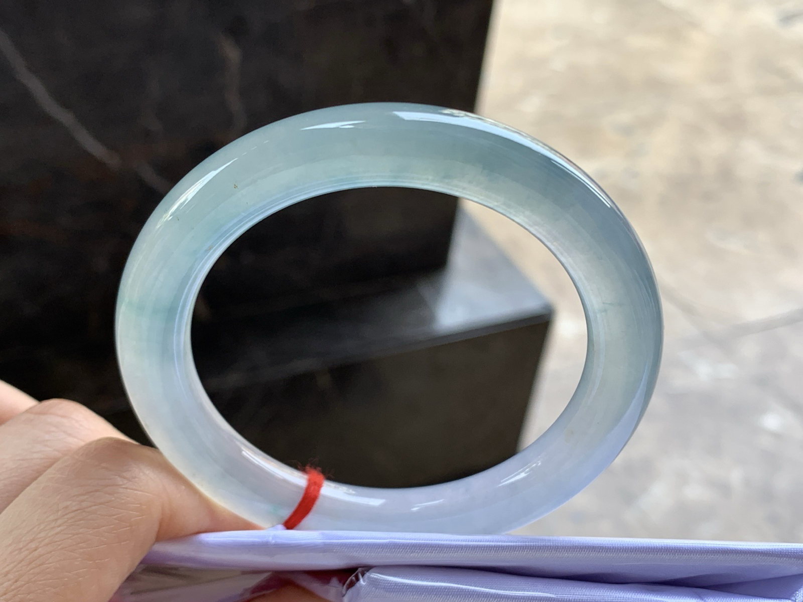 57-10

冰蓝水圆条手镯^_^清透