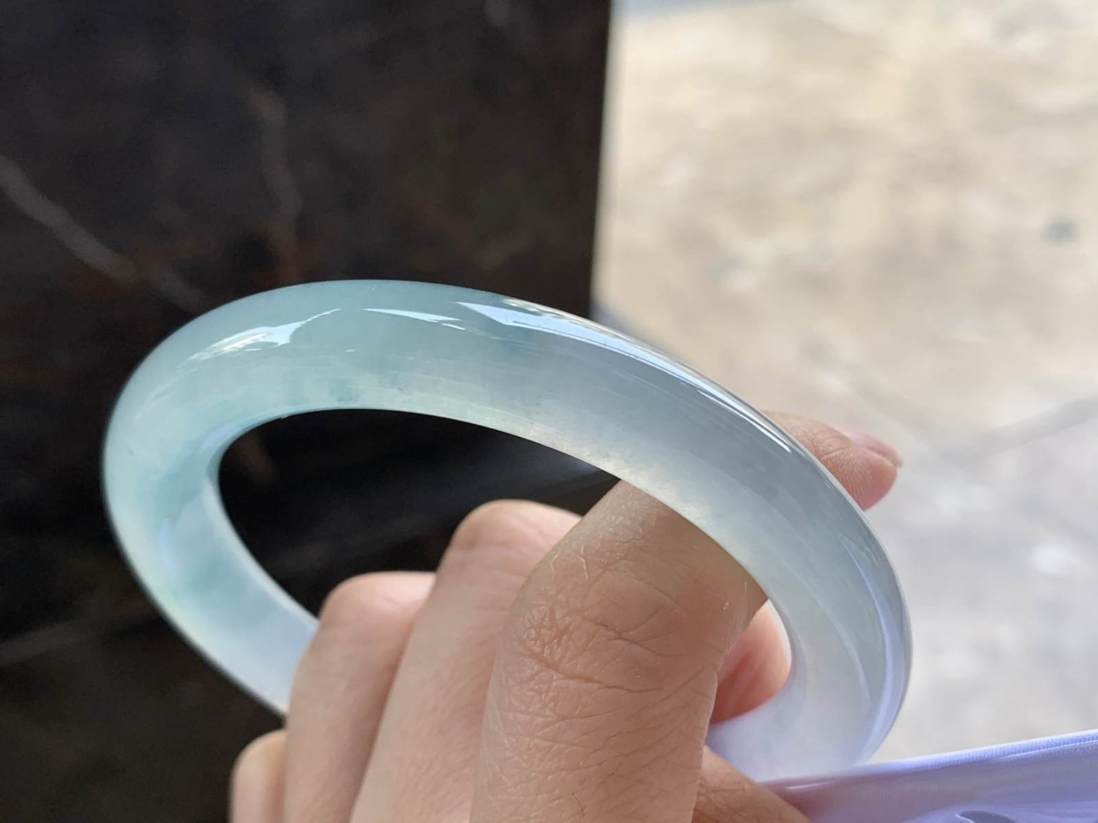 57-10

冰蓝水圆条手镯^_^清透