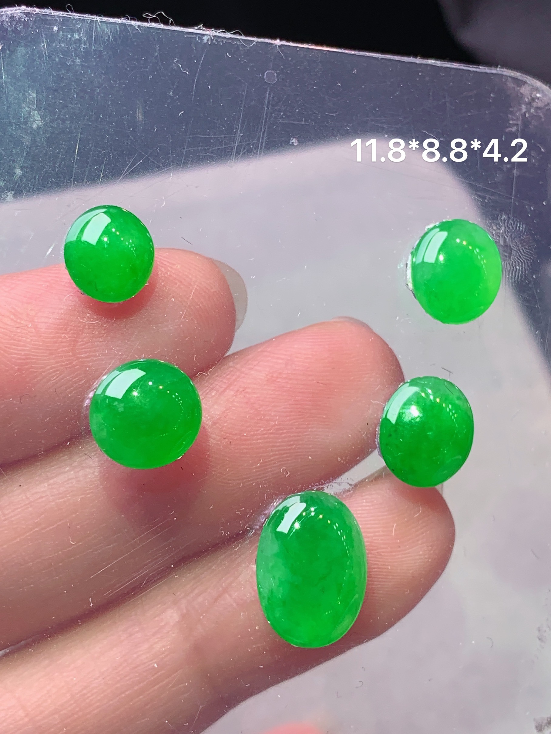 镶嵌款 冰阳绿蛋面一手 玉质细腻 色泽艳丽清新 水润亮眼 整体尺寸11.8*8.8*4.2j3