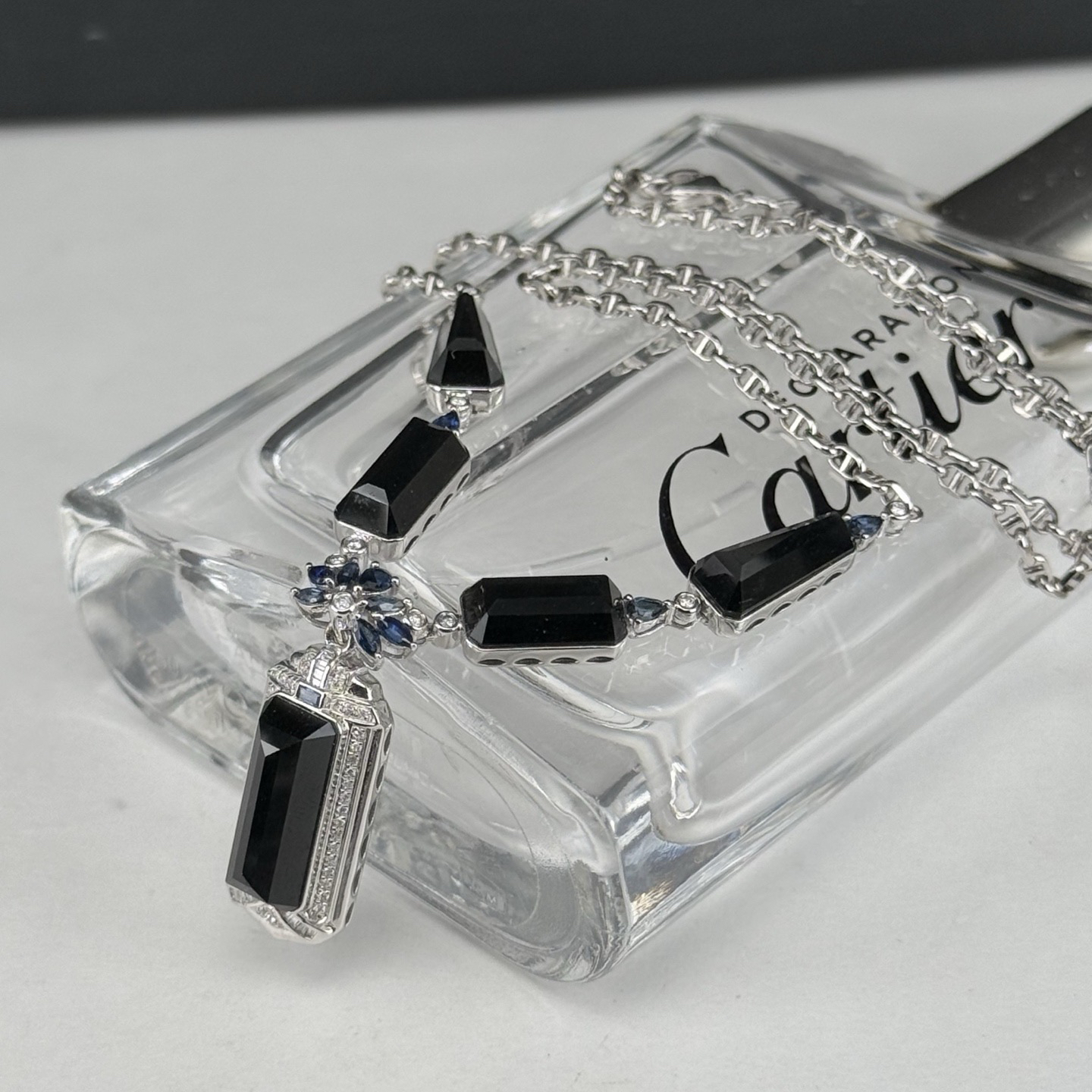 精品18k墨翠项链 种好色正 黑度极好 打灯通透 油性十足  尺寸22.9