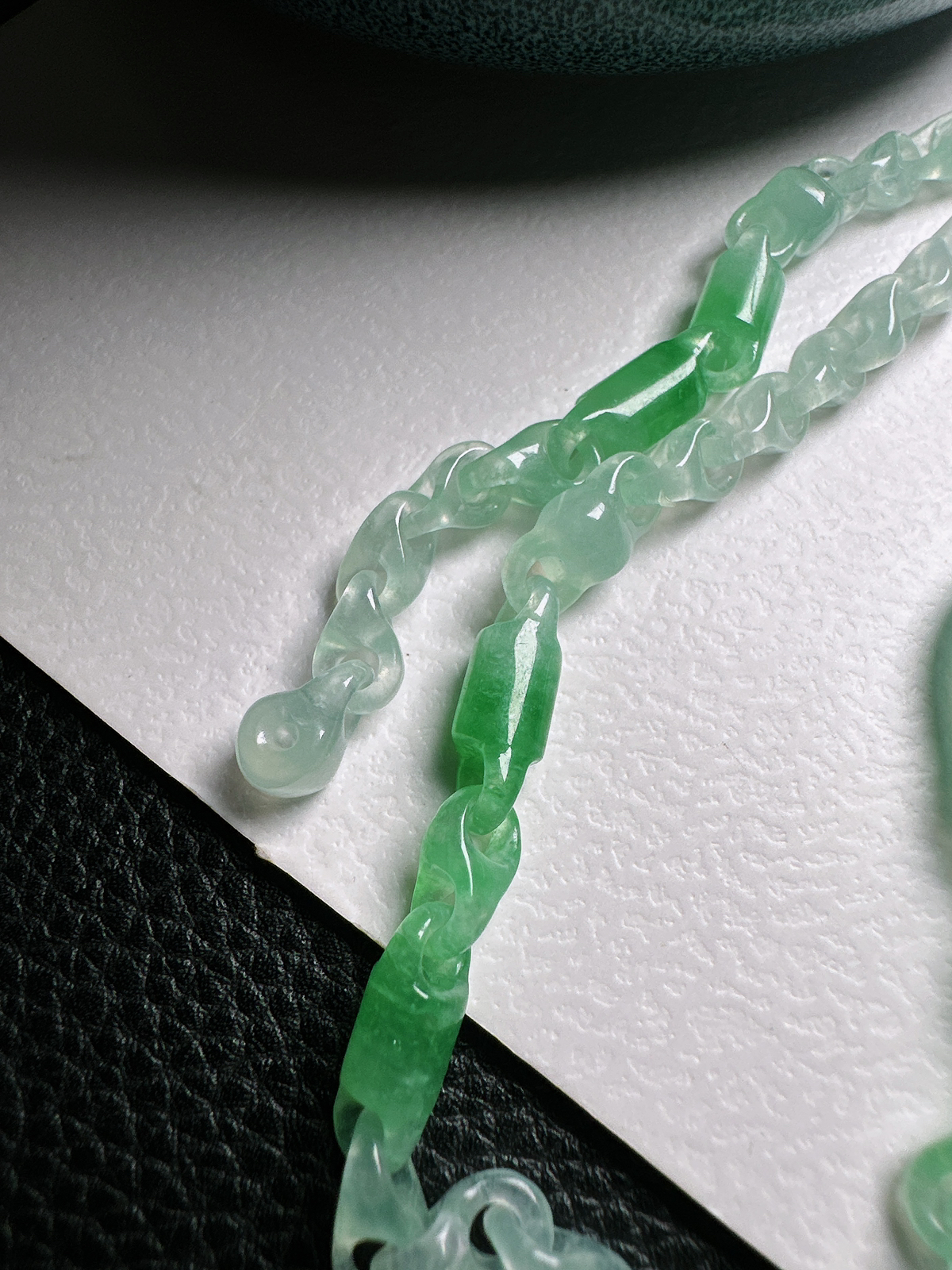 【稀缺】【链牌】比大熊猫还难得见到的冰飘绿链牌来啦！！！冰感十足的材料，环环相扣的设计，可遇而不可求，品质很好，收藏可选！