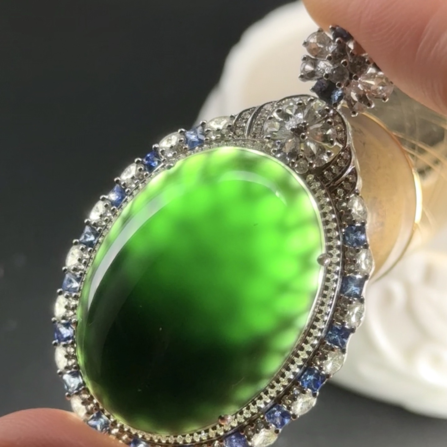 精品18k墨翠蛋面吊坠 种好色正 黑度极好 打灯通透 油性十足 尺寸49