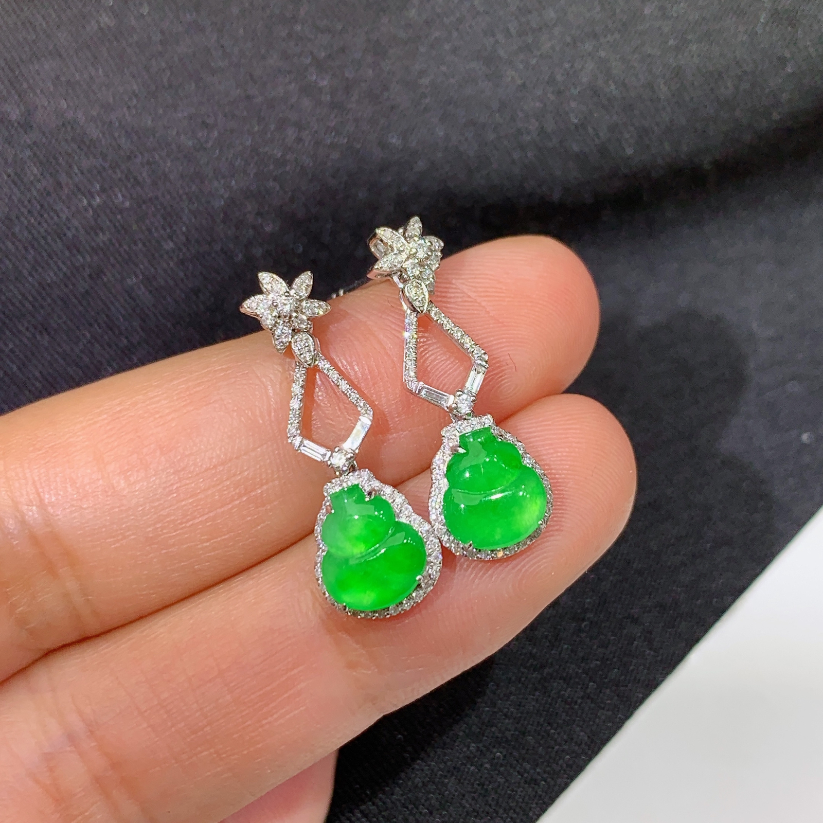 冰阳绿葫芦耳坠，18k金镶嵌，简约时尚，冰润色阳，种水足，Wx 尺寸7*6.1*2