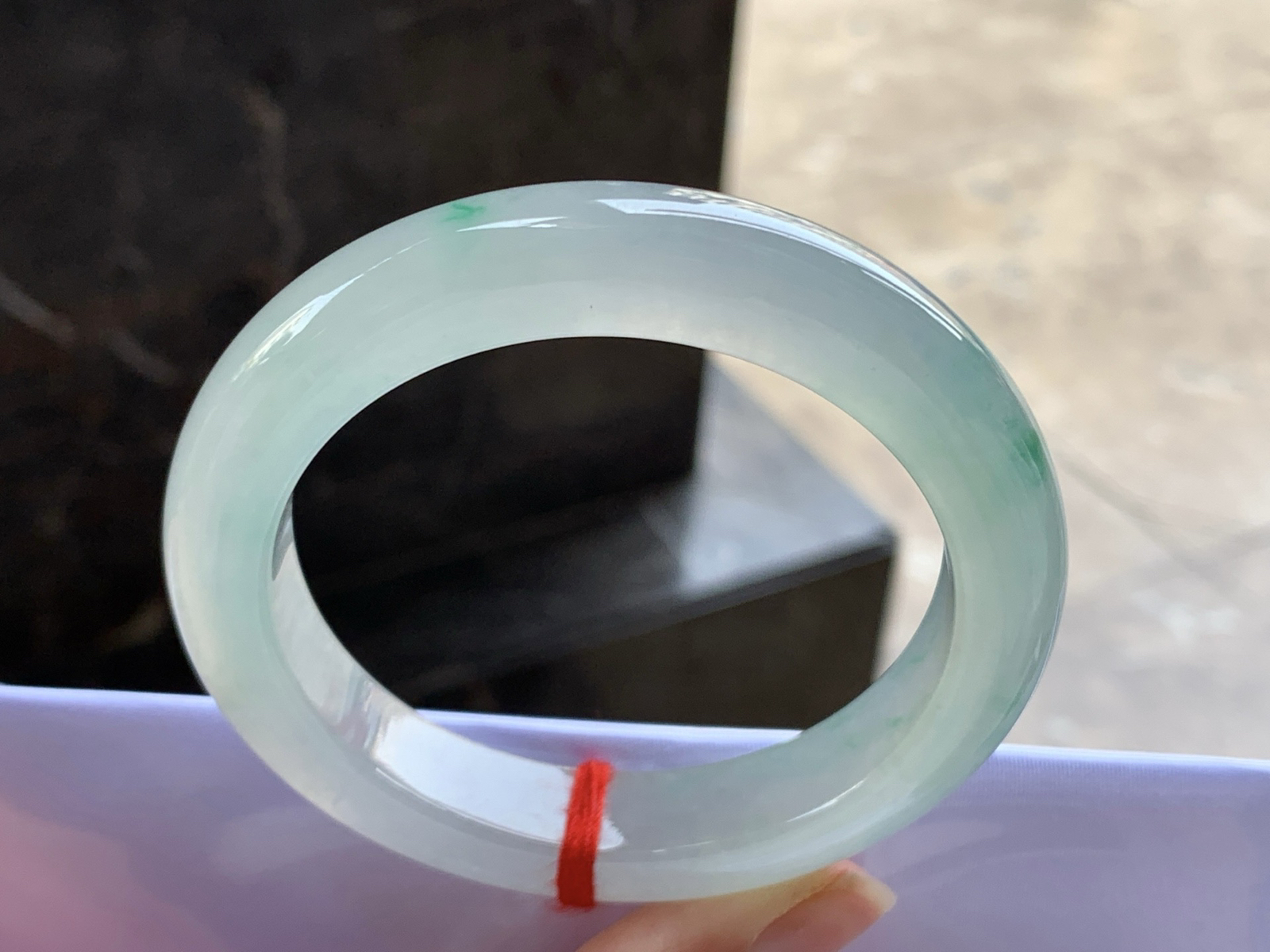 57-12-9.8

高冰飘绿手镯^_^种水好